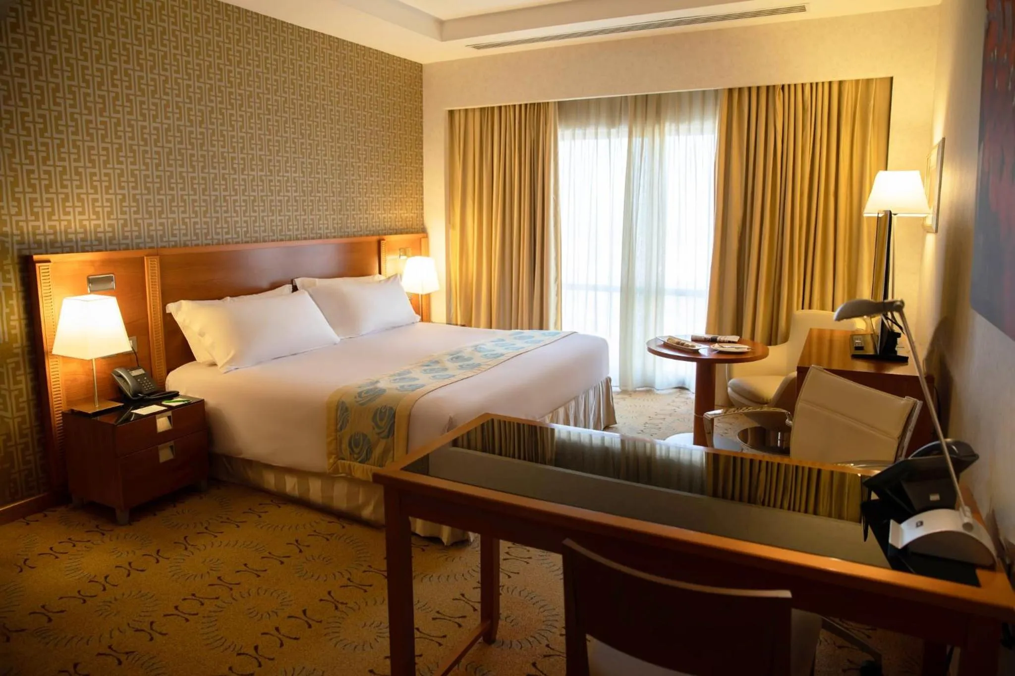 Photo of the whole room, Bed in Holiday Inn - Suites Kuwait Salmiya by IHG