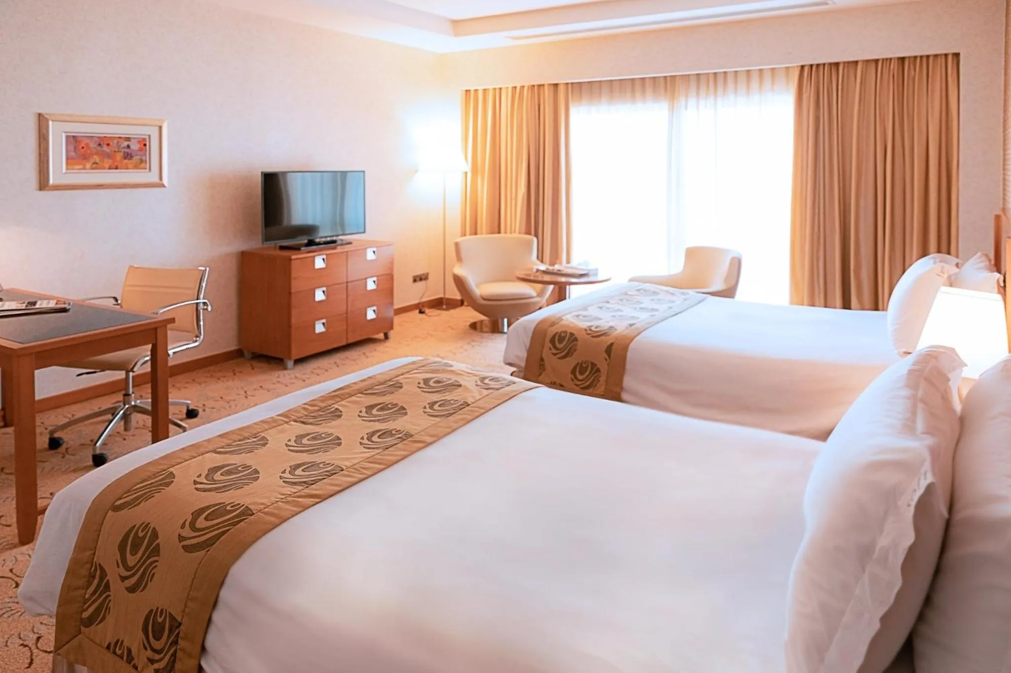 Photo of the whole room, Bed in Holiday Inn - Suites Kuwait Salmiya by IHG
