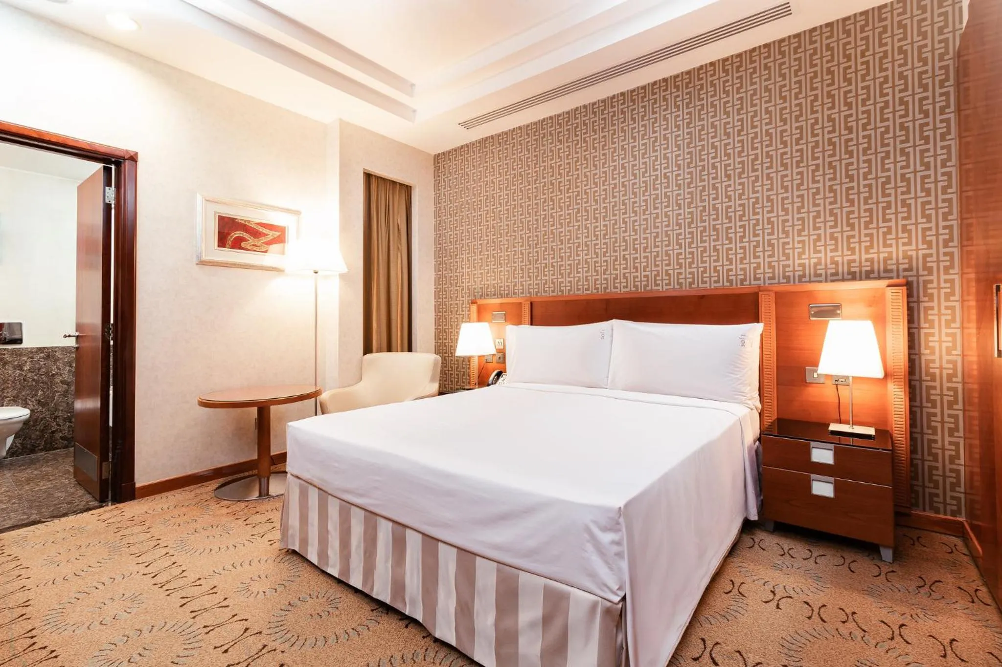 Photo of the whole room, Bed in Holiday Inn - Suites Kuwait Salmiya by IHG