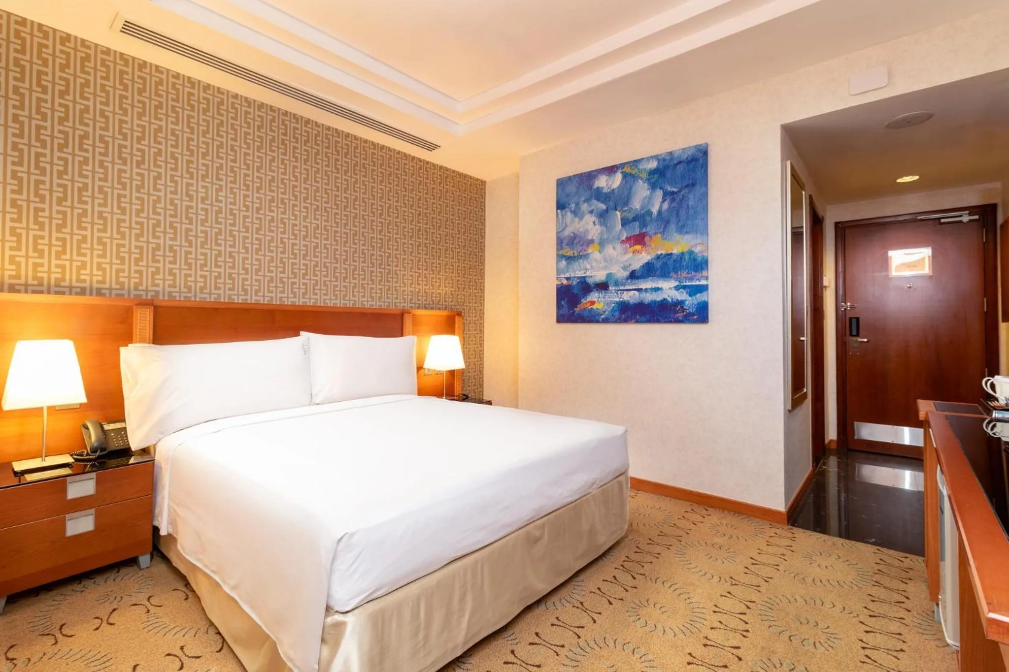 Photo of the whole room, Bed in Holiday Inn - Suites Kuwait Salmiya by IHG