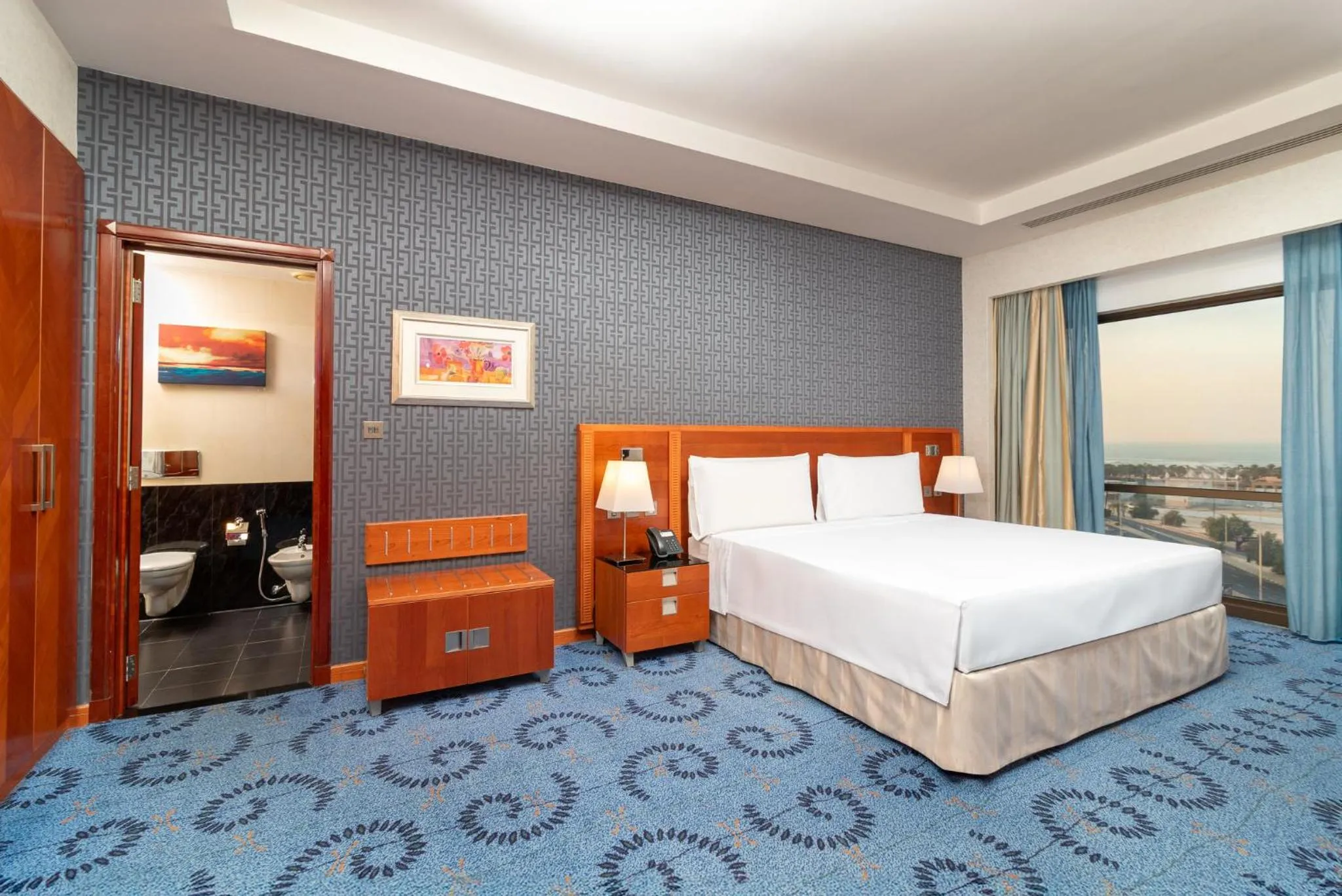 Photo of the whole room, Bed in Holiday Inn - Suites Kuwait Salmiya by IHG