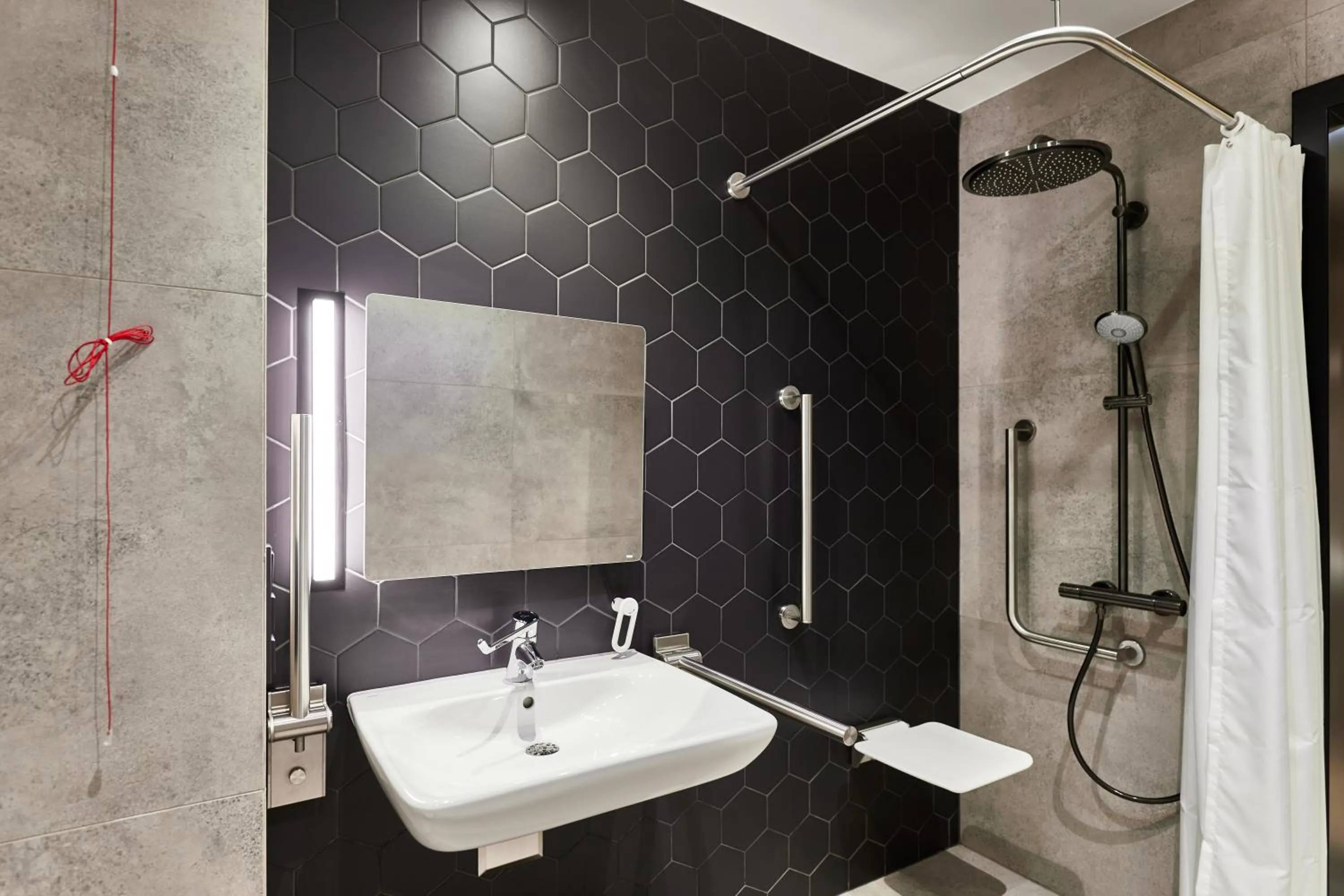 Bathroom in Crowne Plaza - Warsaw - The HUB by IHG