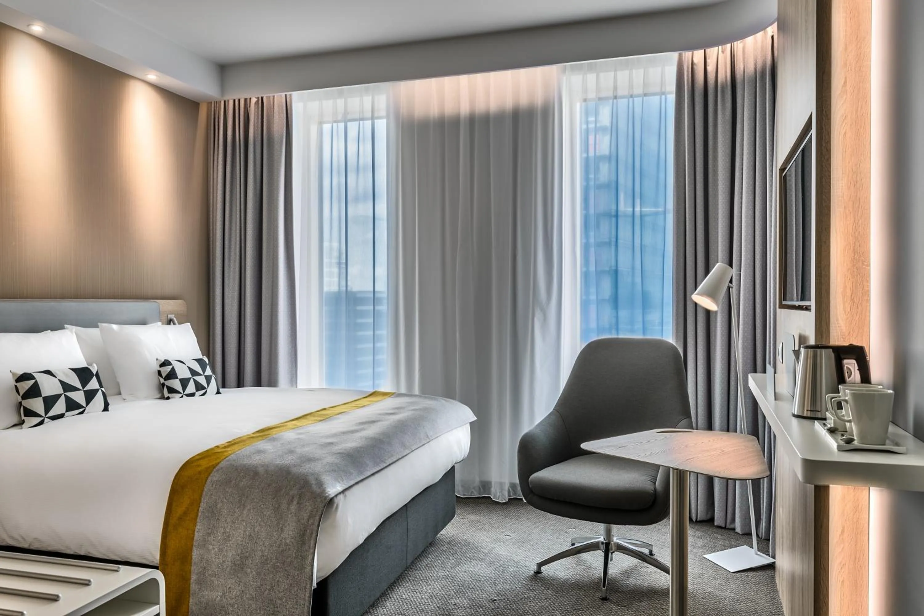 Bed in Holiday Inn Express - Warsaw - The HUB by IHG