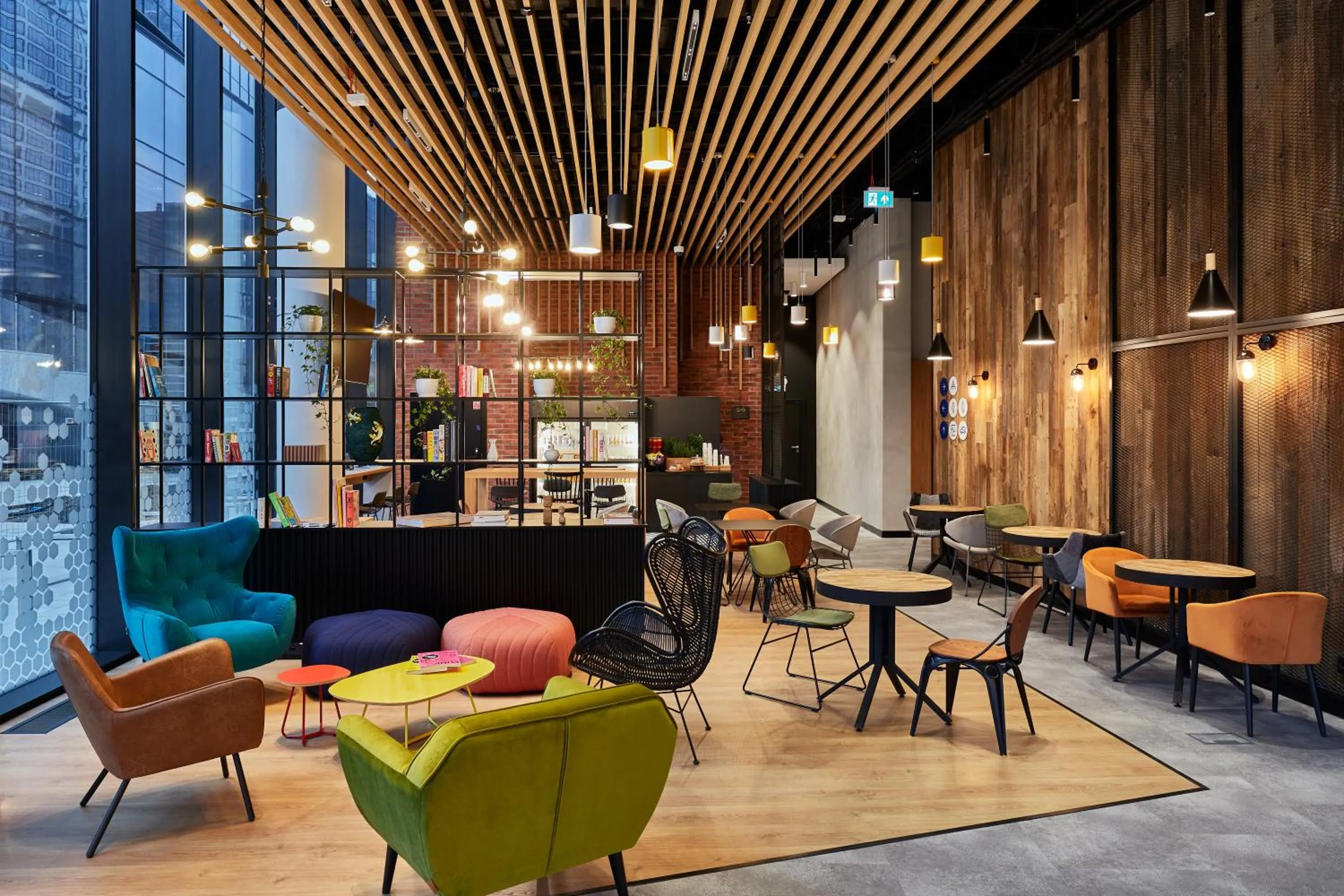 Property building in Holiday Inn Express - Warsaw - The HUB by IHG