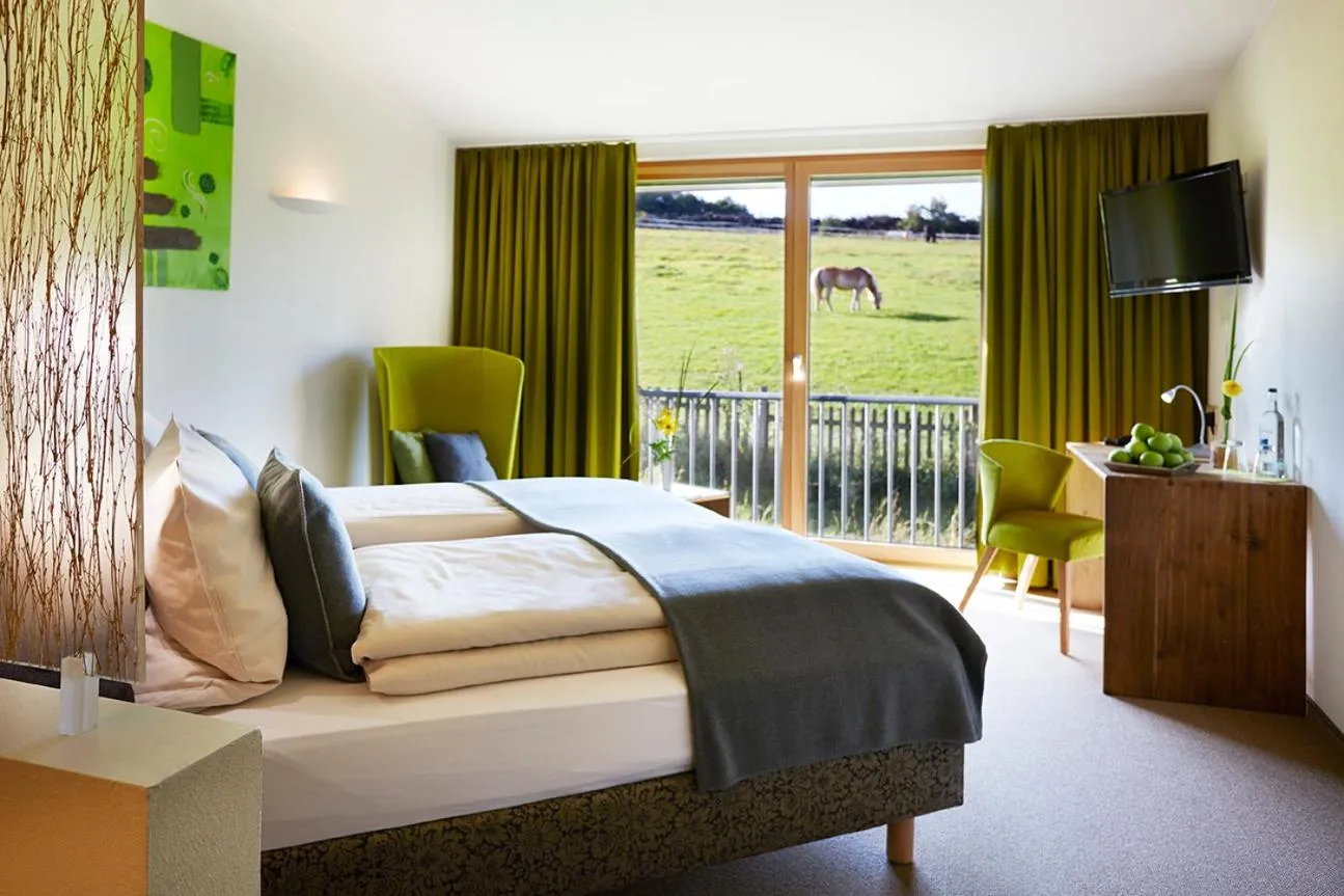 Photo of the whole room, Bed in Steinbergs Wildewiese NaturHotel