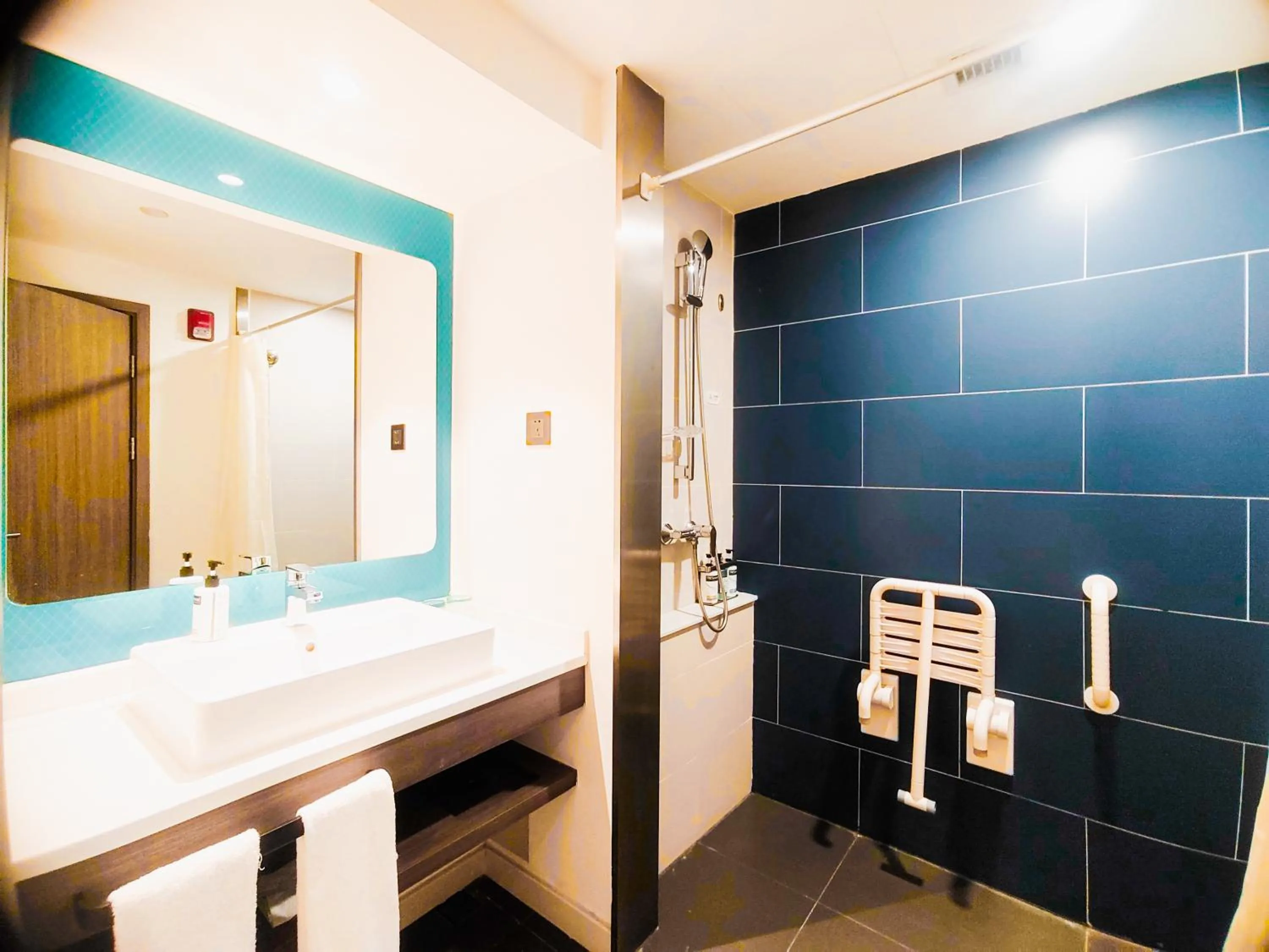 Shower in Holiday Inn Express Tianjin Airport East by IHG