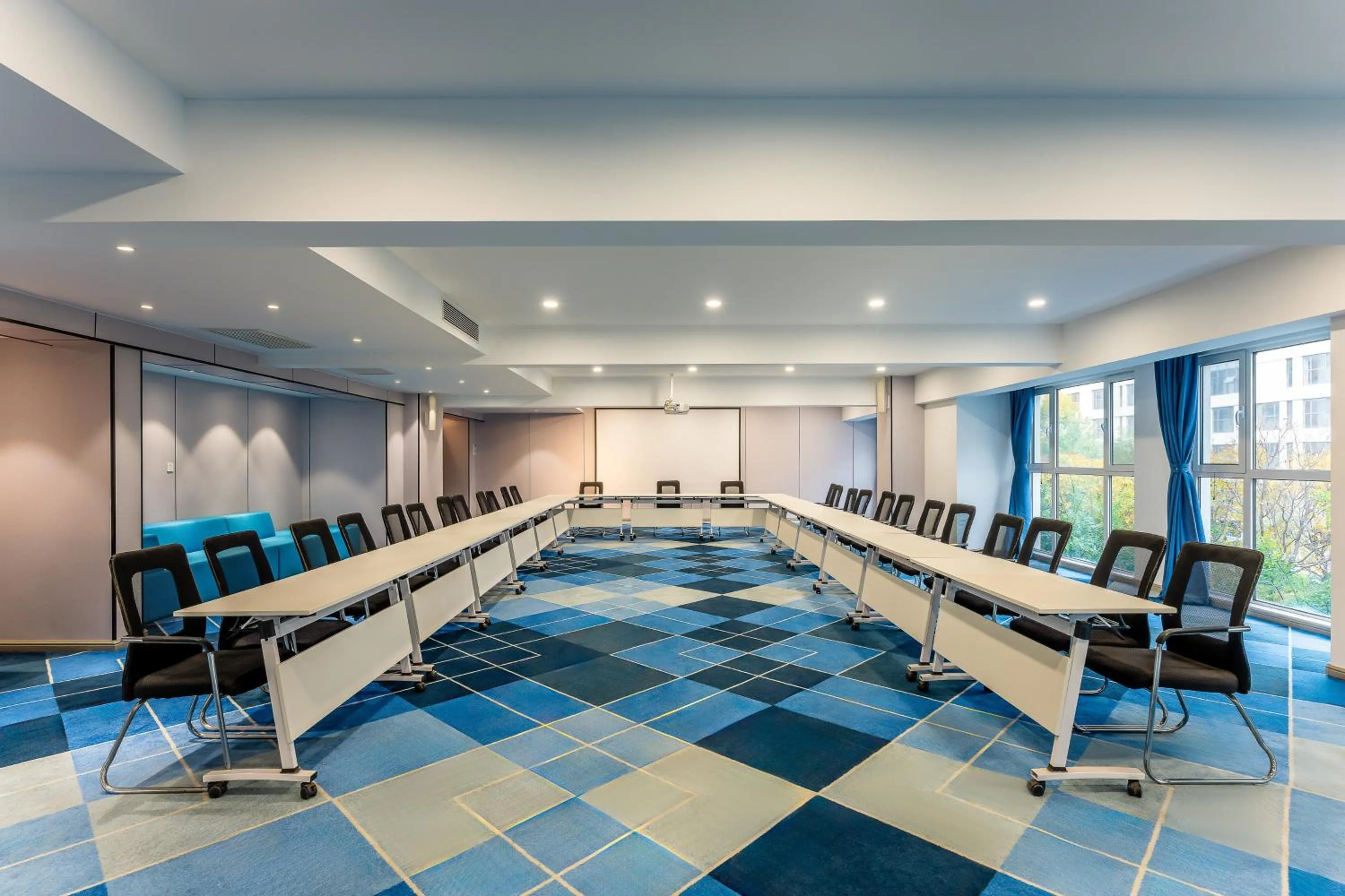 Meeting/conference room in Holiday Inn Express Tianjin Airport East by IHG