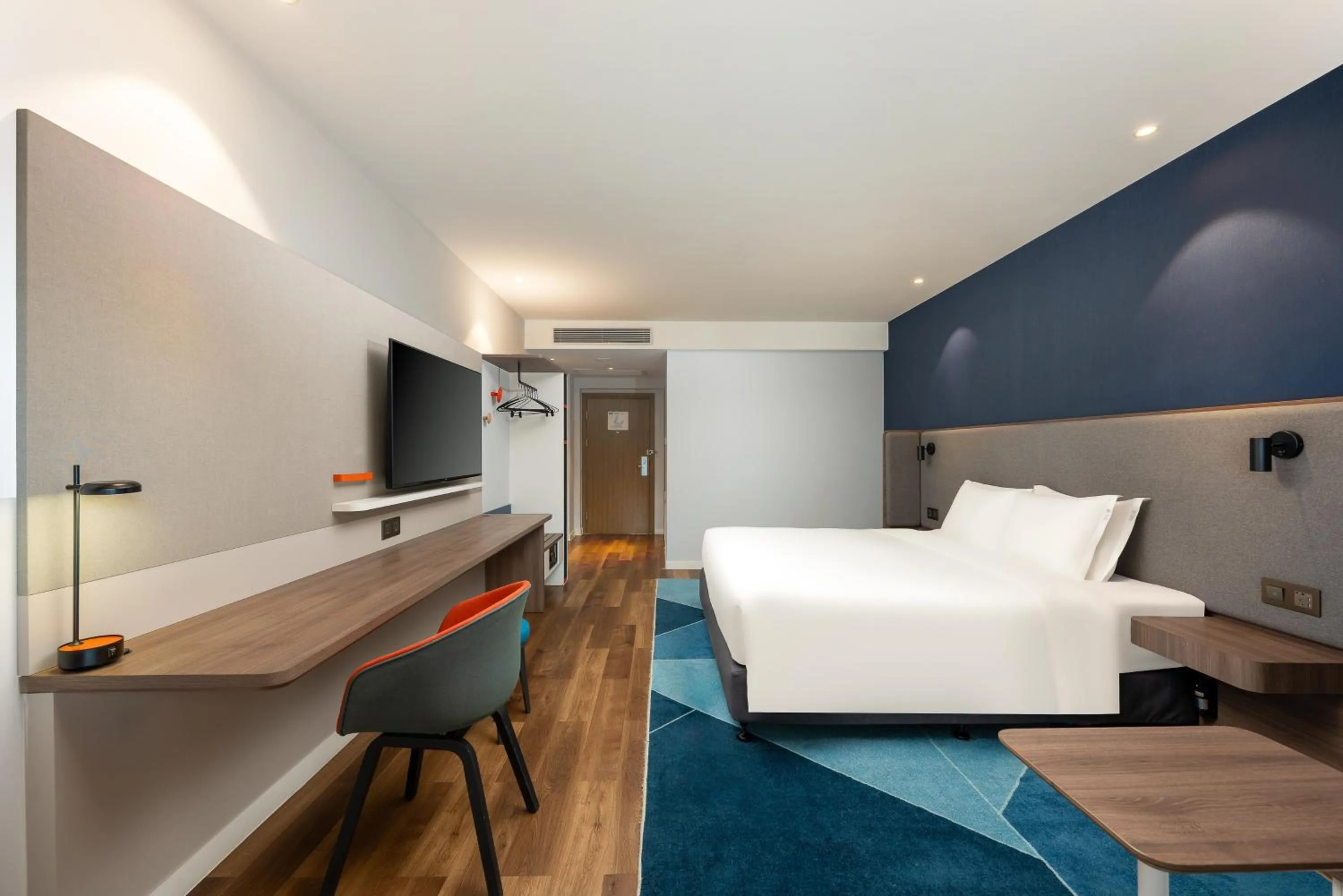 Photo of the whole room, Bed in Holiday Inn Express Tianjin Airport East by IHG