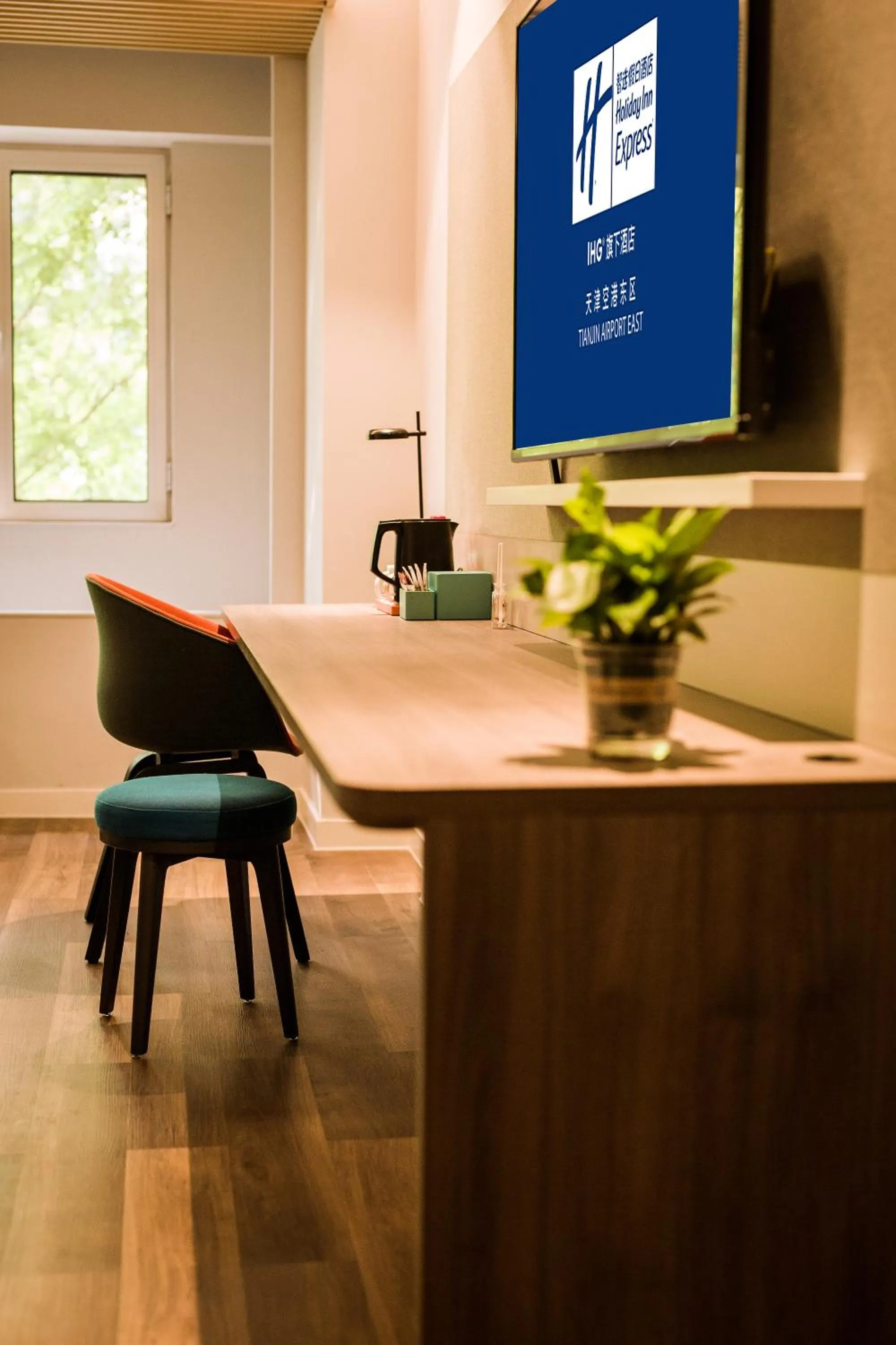 Seating area in Holiday Inn Express Tianjin Airport East by IHG