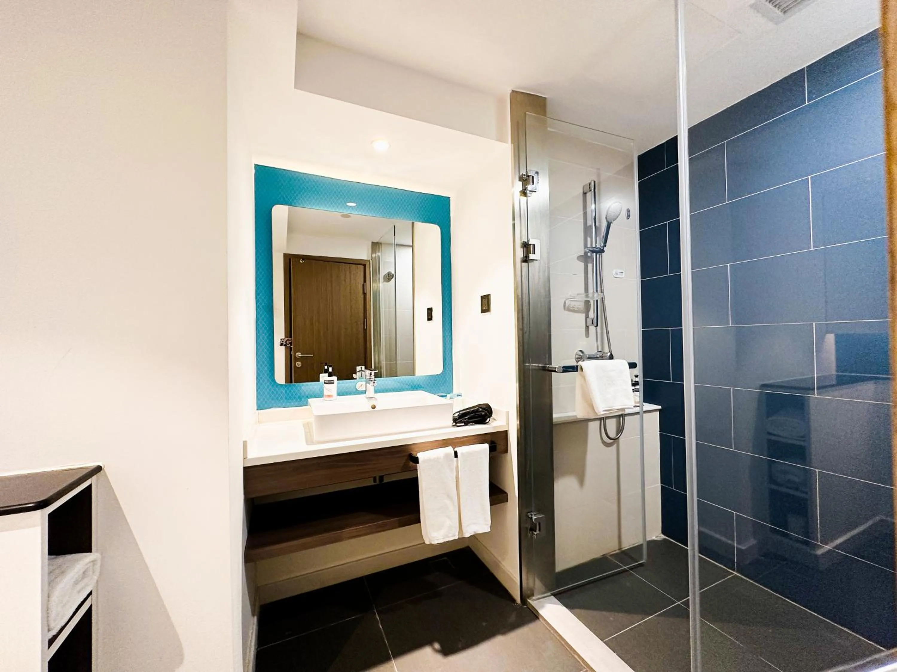 Toilet in Holiday Inn Express Tianjin Airport East by IHG