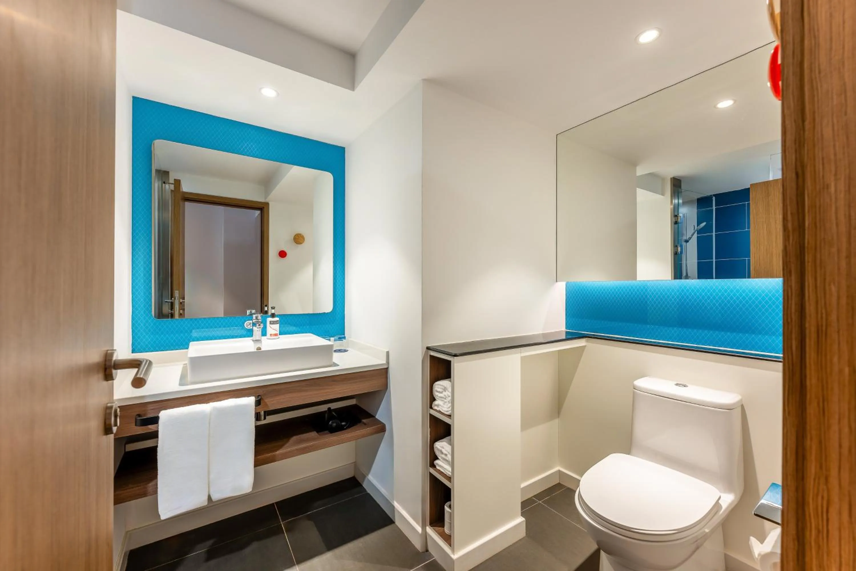 Photo of the whole room in Holiday Inn Express Tianjin Airport East by IHG