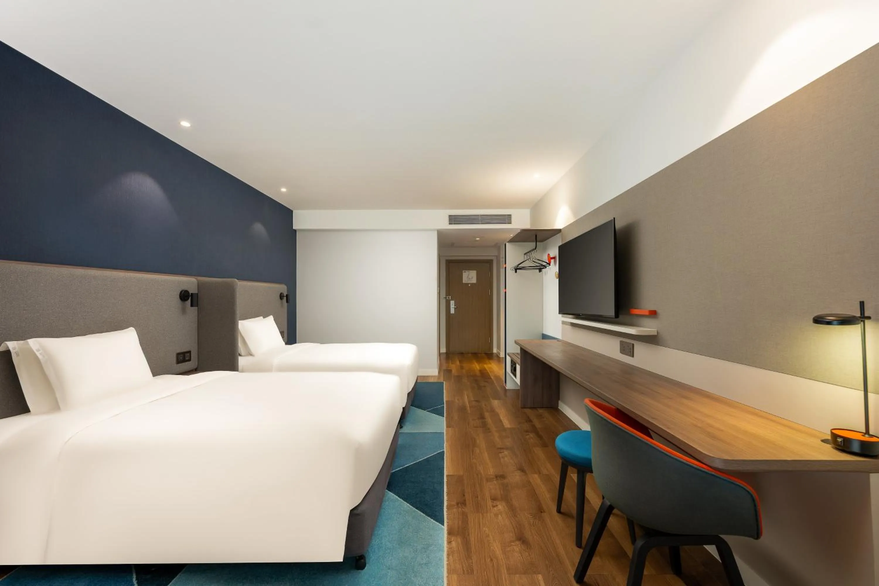 Photo of the whole room, Bed in Holiday Inn Express Tianjin Airport East by IHG