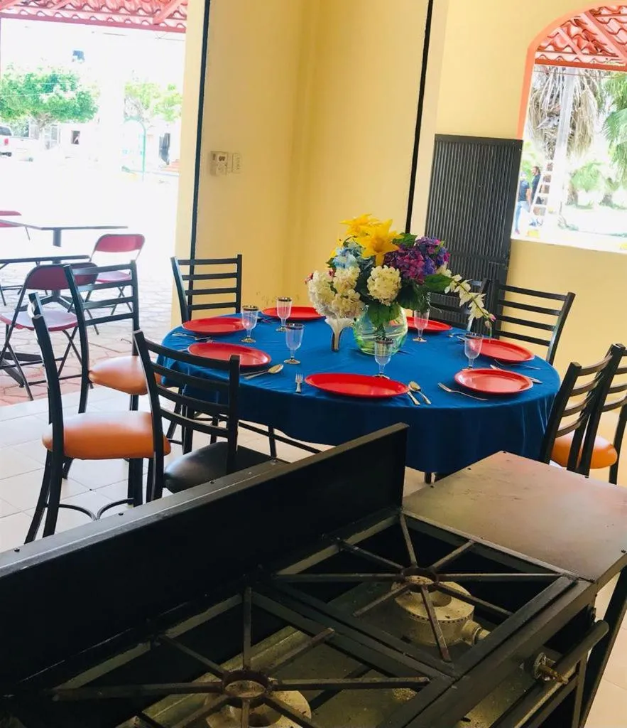 Restaurant/places to eat in Hotel Sociedad y Maristas