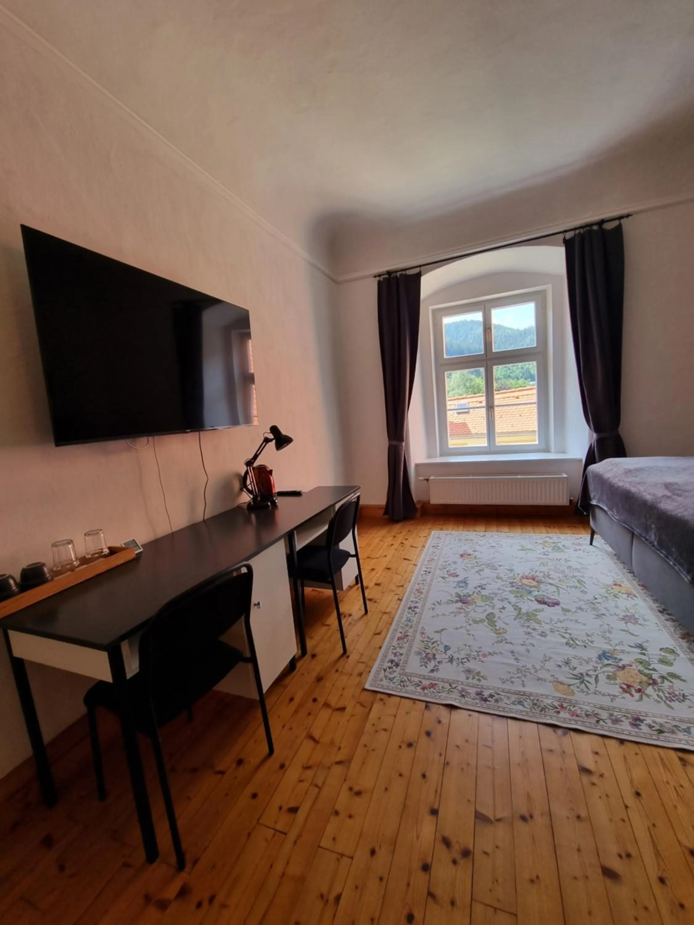 TV and multimedia, Bed in Hotel im Stift Neuberg