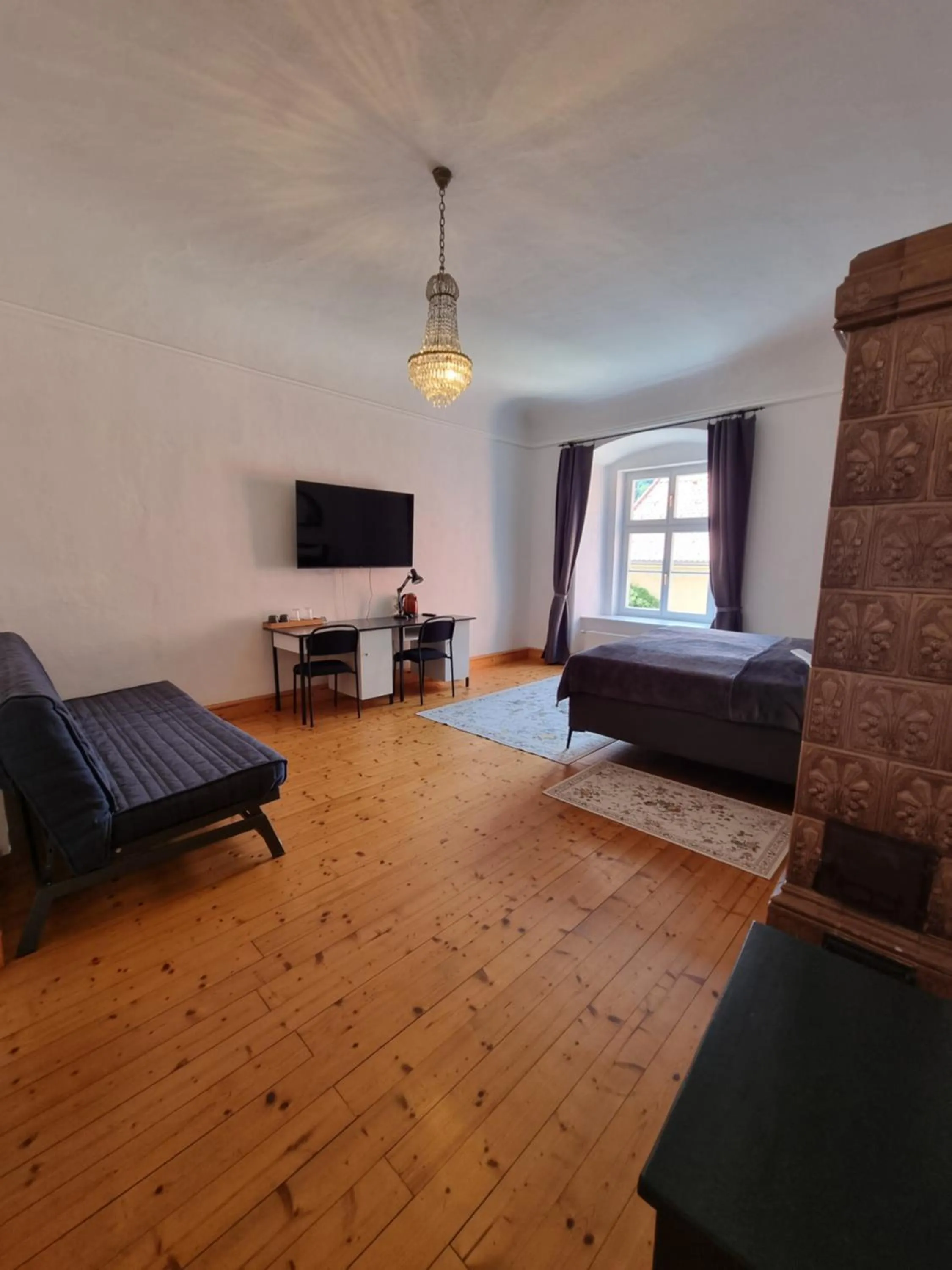 Communal lounge/ TV room, Bed in Hotel im Stift Neuberg