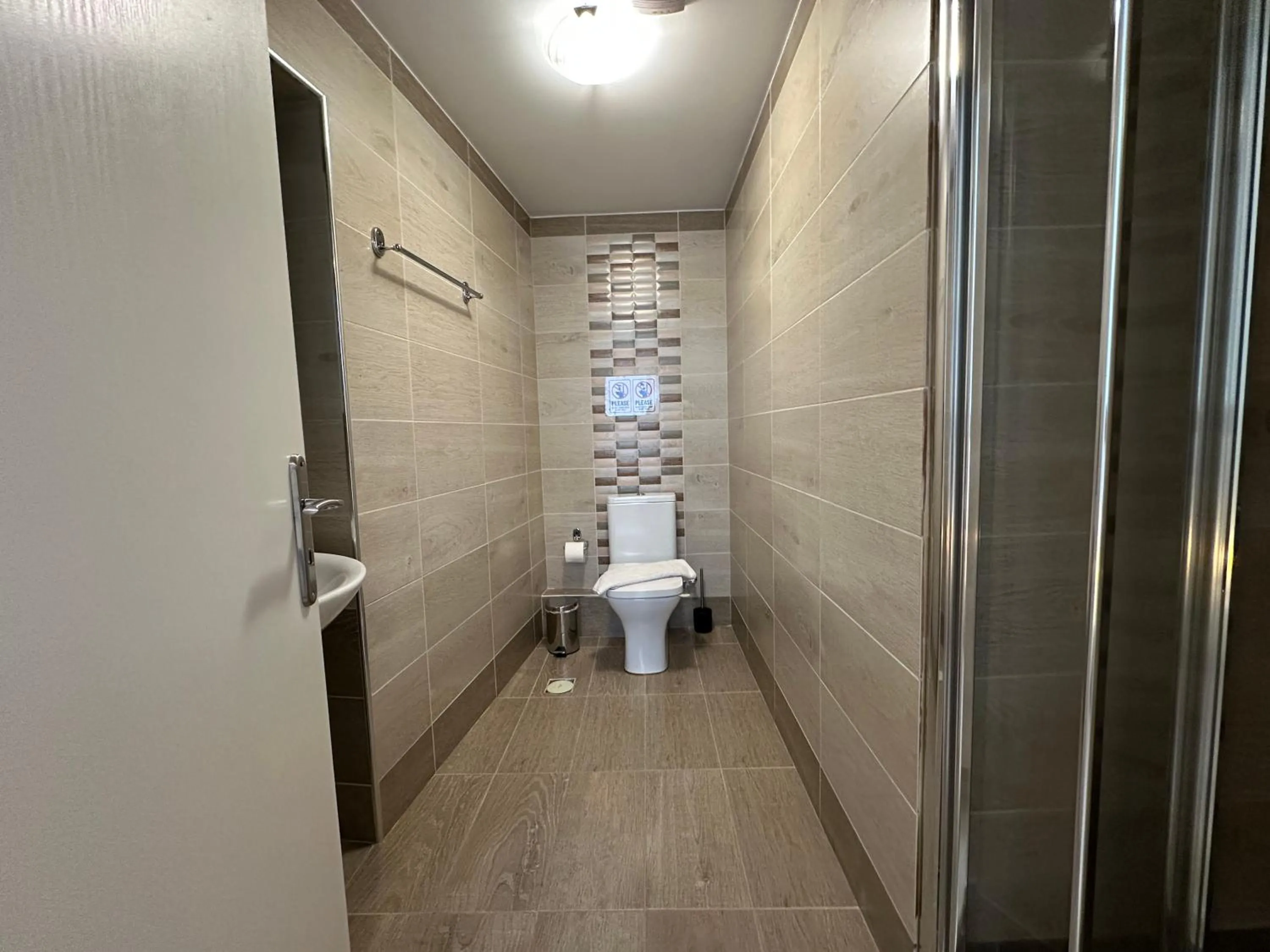 Shower in Theasis Athens