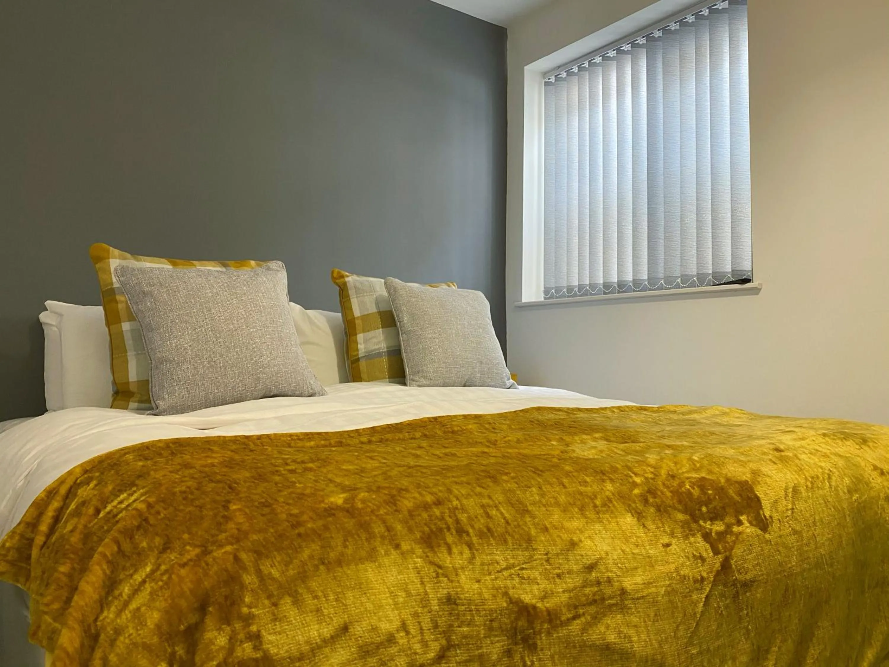 Bedroom, Bed in Chelsea Suite Sasco Apartments