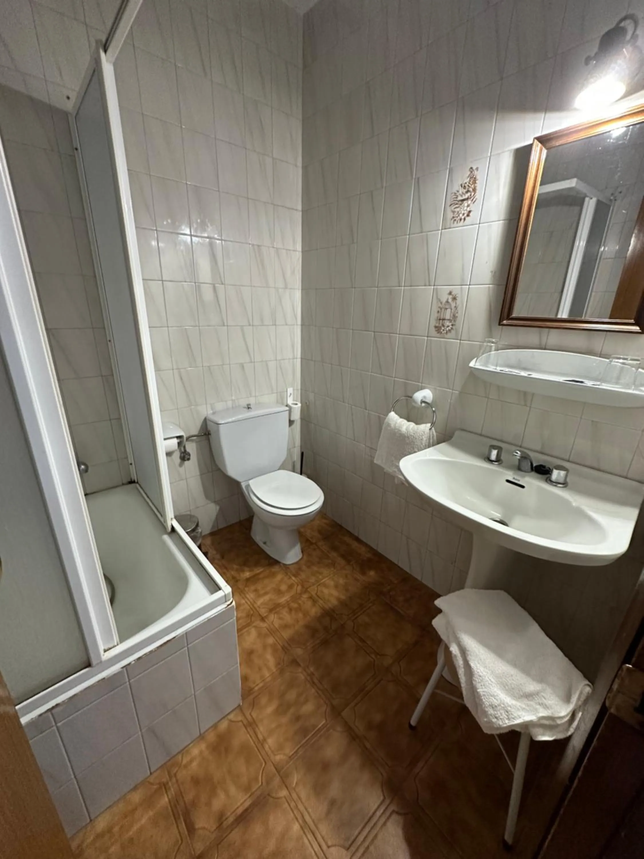 Hostal agripino y Restaurante asiático