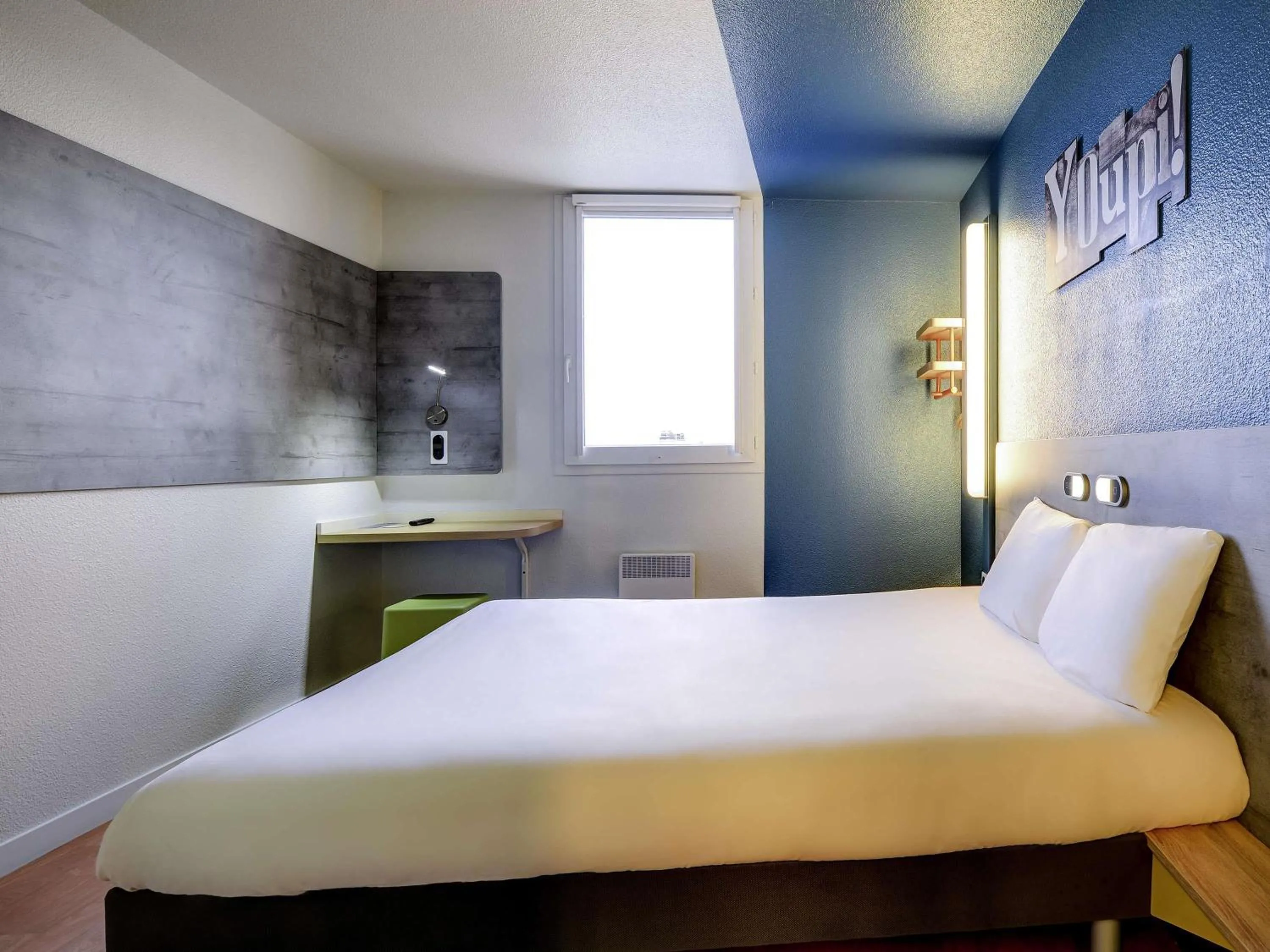 Bedroom, Bed in ibis budget Rueil Malmaison