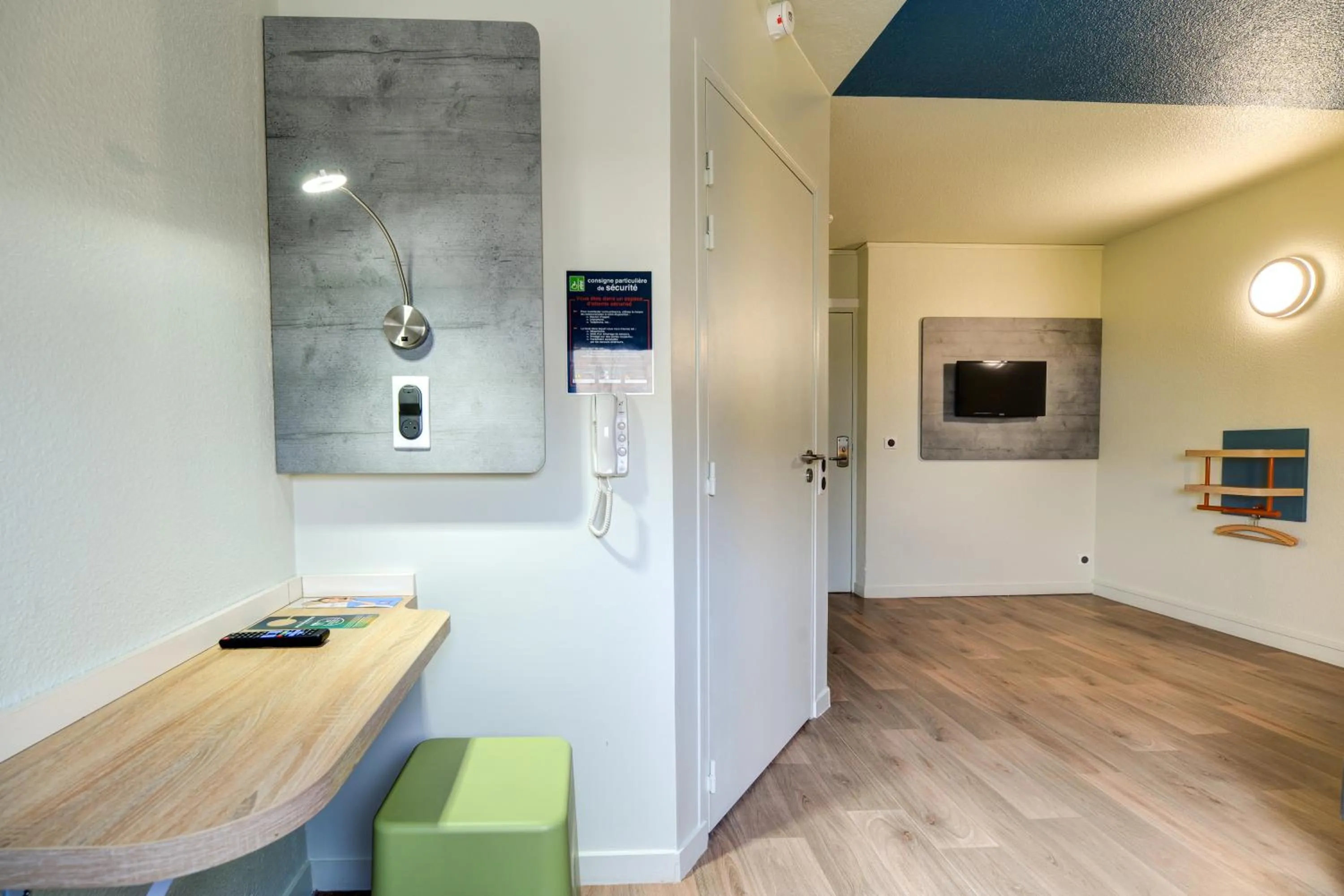 TV and multimedia in ibis budget Rueil Malmaison