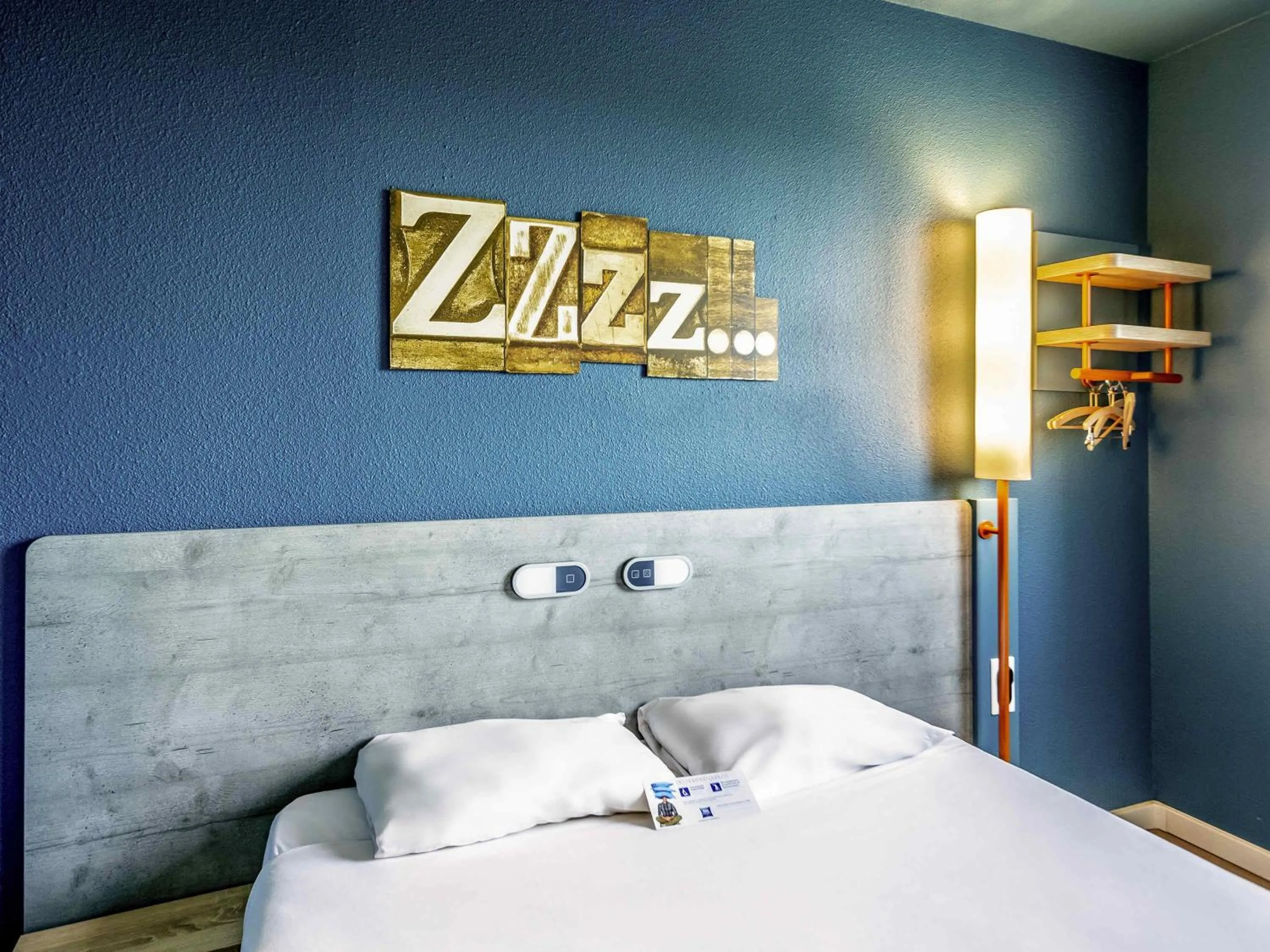 Bedroom, Bed in ibis budget Rueil Malmaison