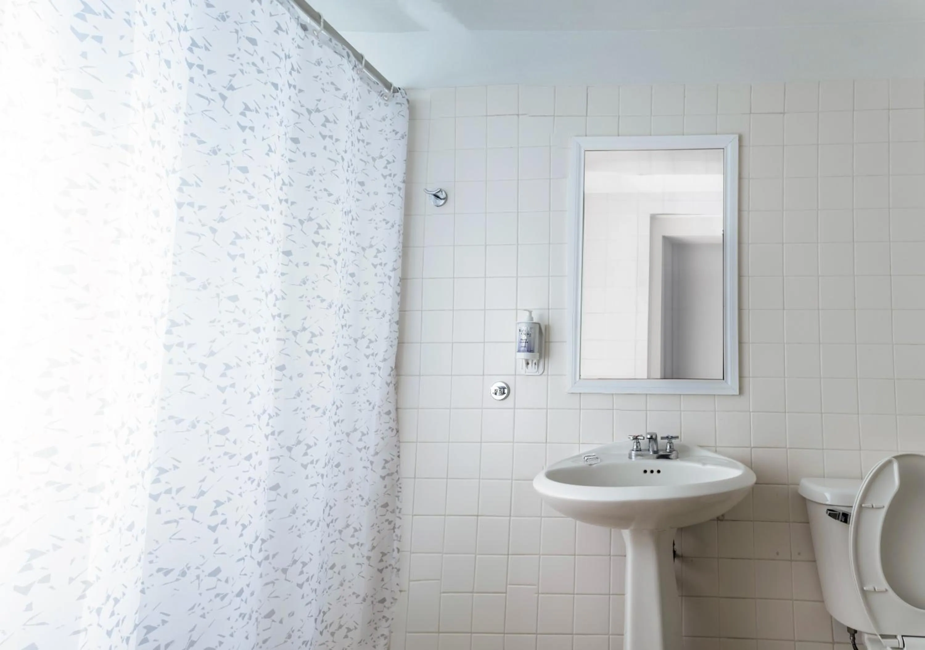 Shower in Continental Mexicano