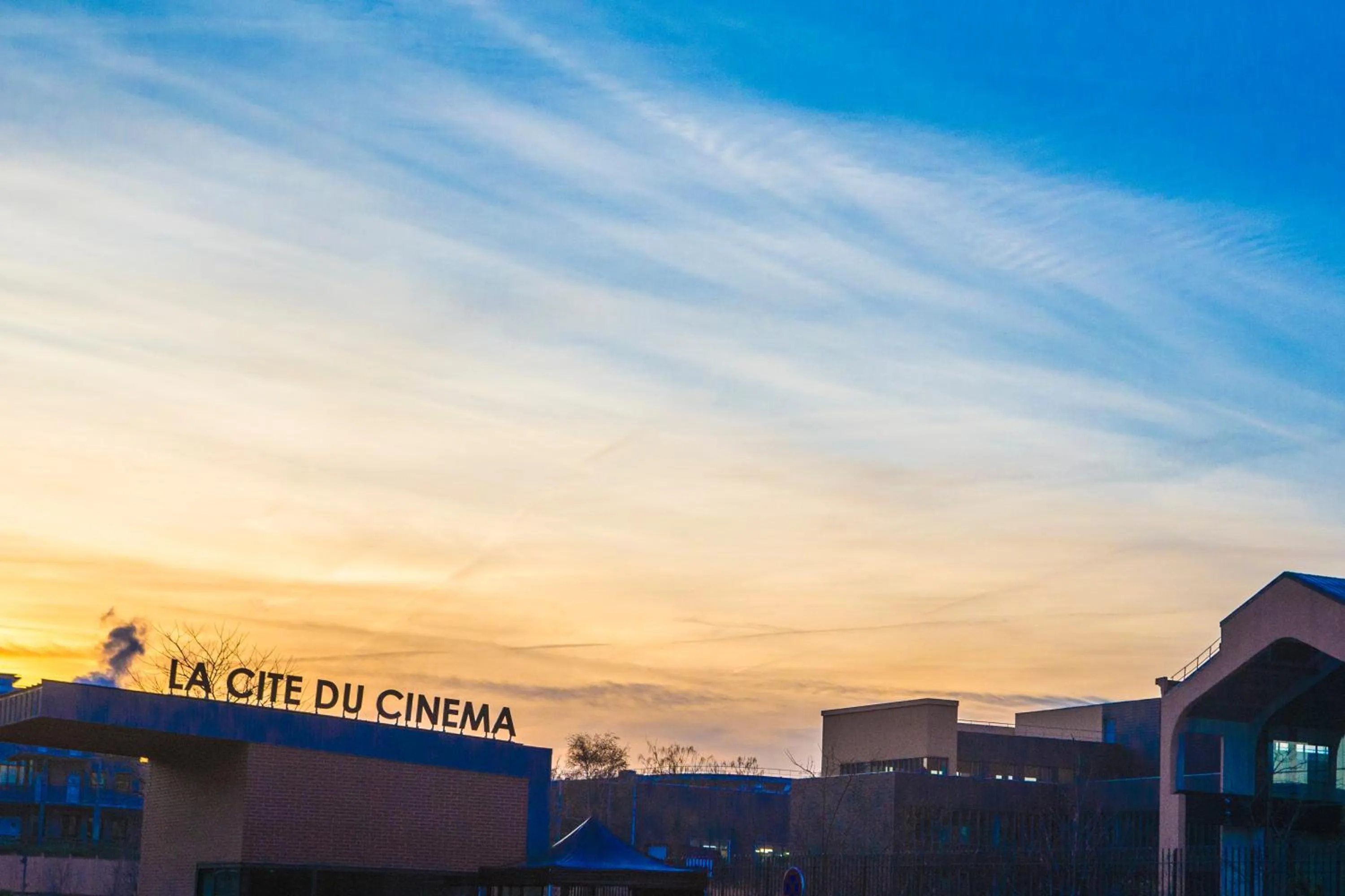 Entertainment in B&B HOTEL Paris Saint-Denis Pleyel