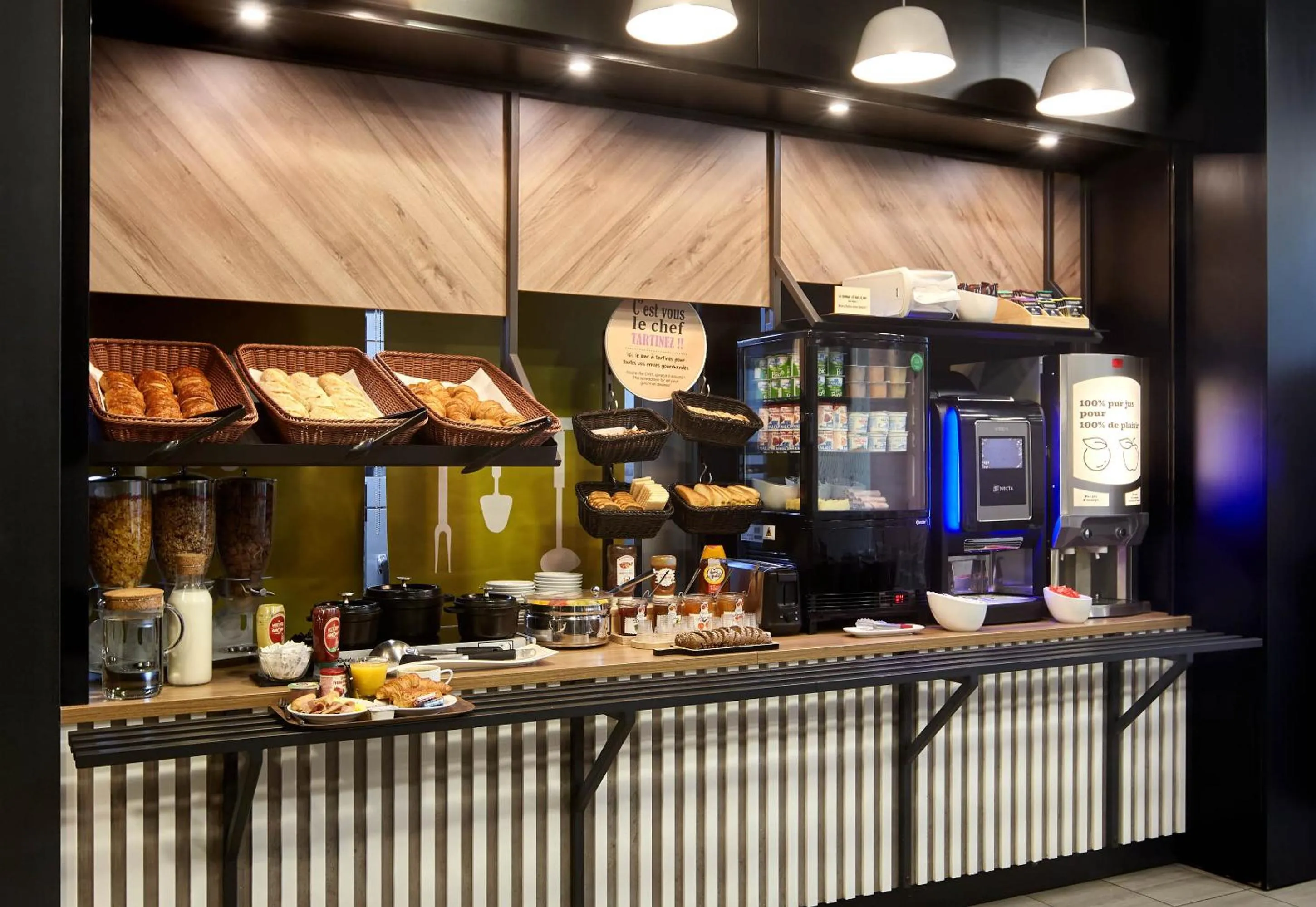 Buffet breakfast in B&B HOTEL Paris Saint-Denis Pleyel