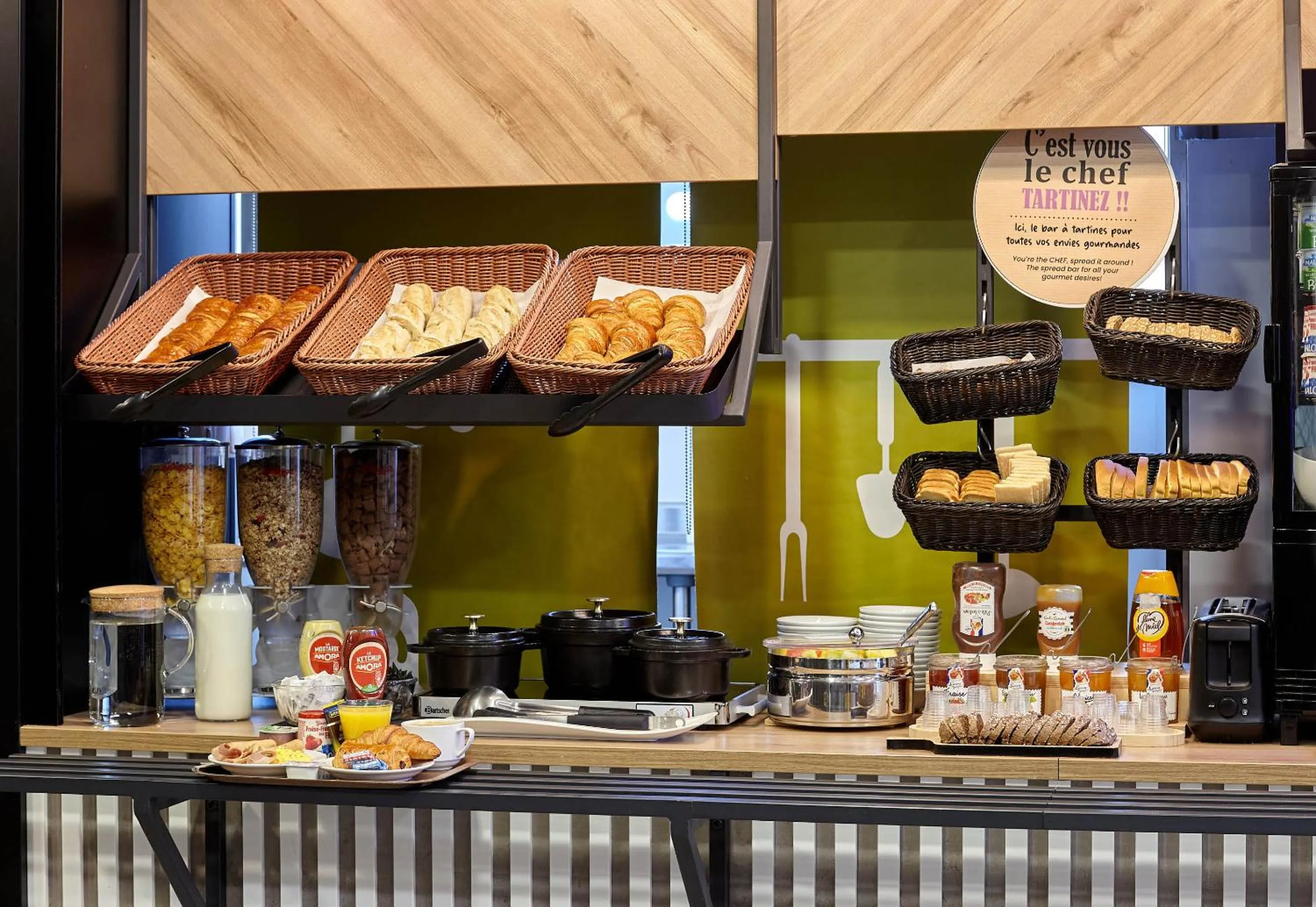 Buffet breakfast in B&B HOTEL Paris Saint-Denis Pleyel