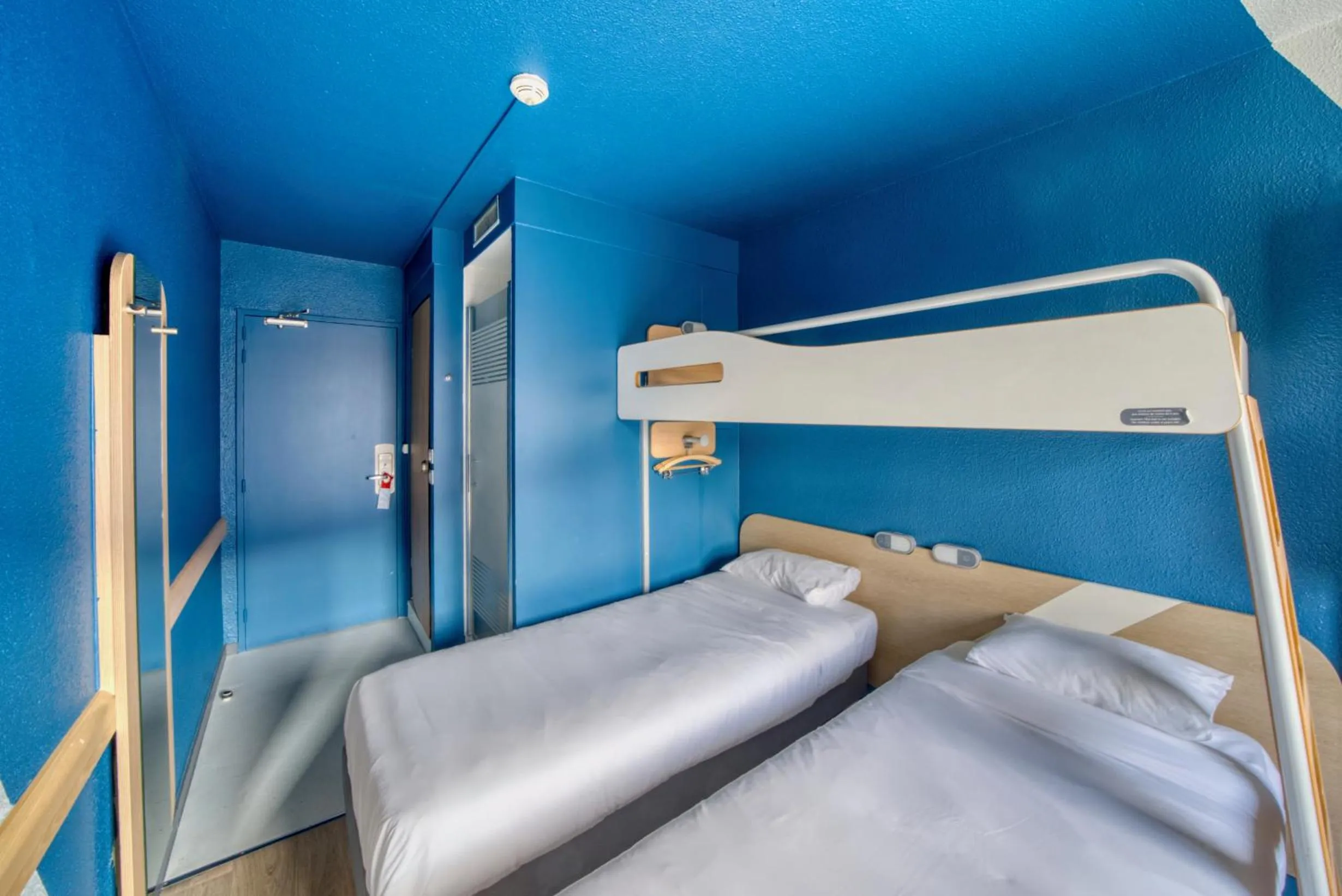 Bed in ibis Budget Gennevilliers Asnières - Rénové en 2025