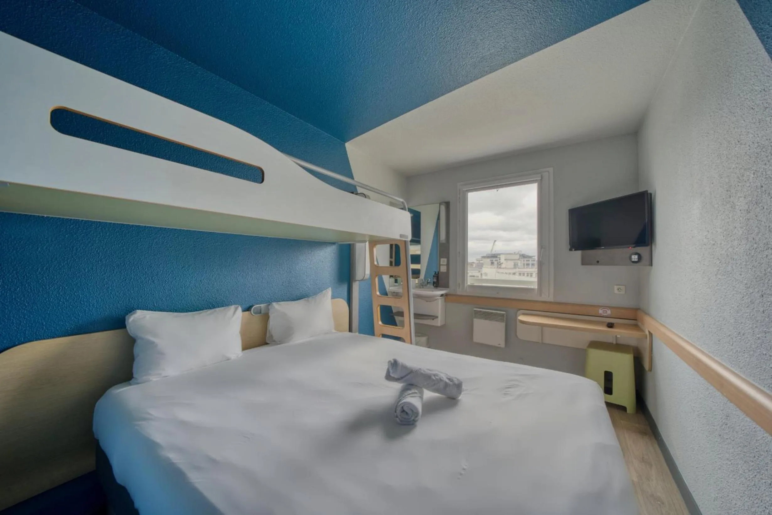 Bed in ibis Budget Gennevilliers Asnières - Rénové en 2025
