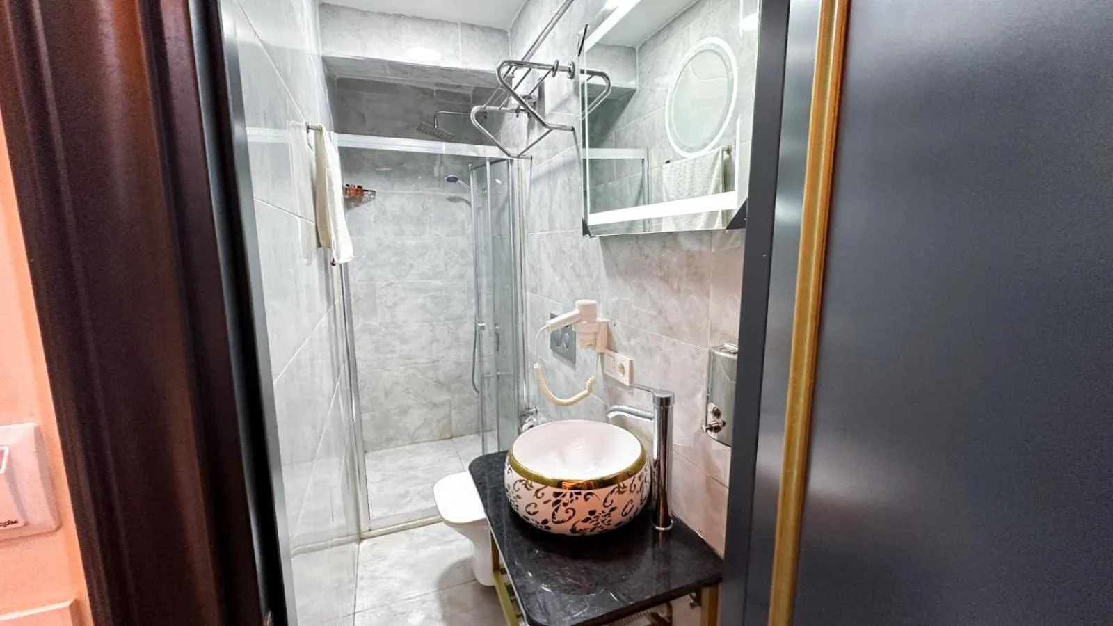 DNZ TAXIM FERİDİYE HoTEL