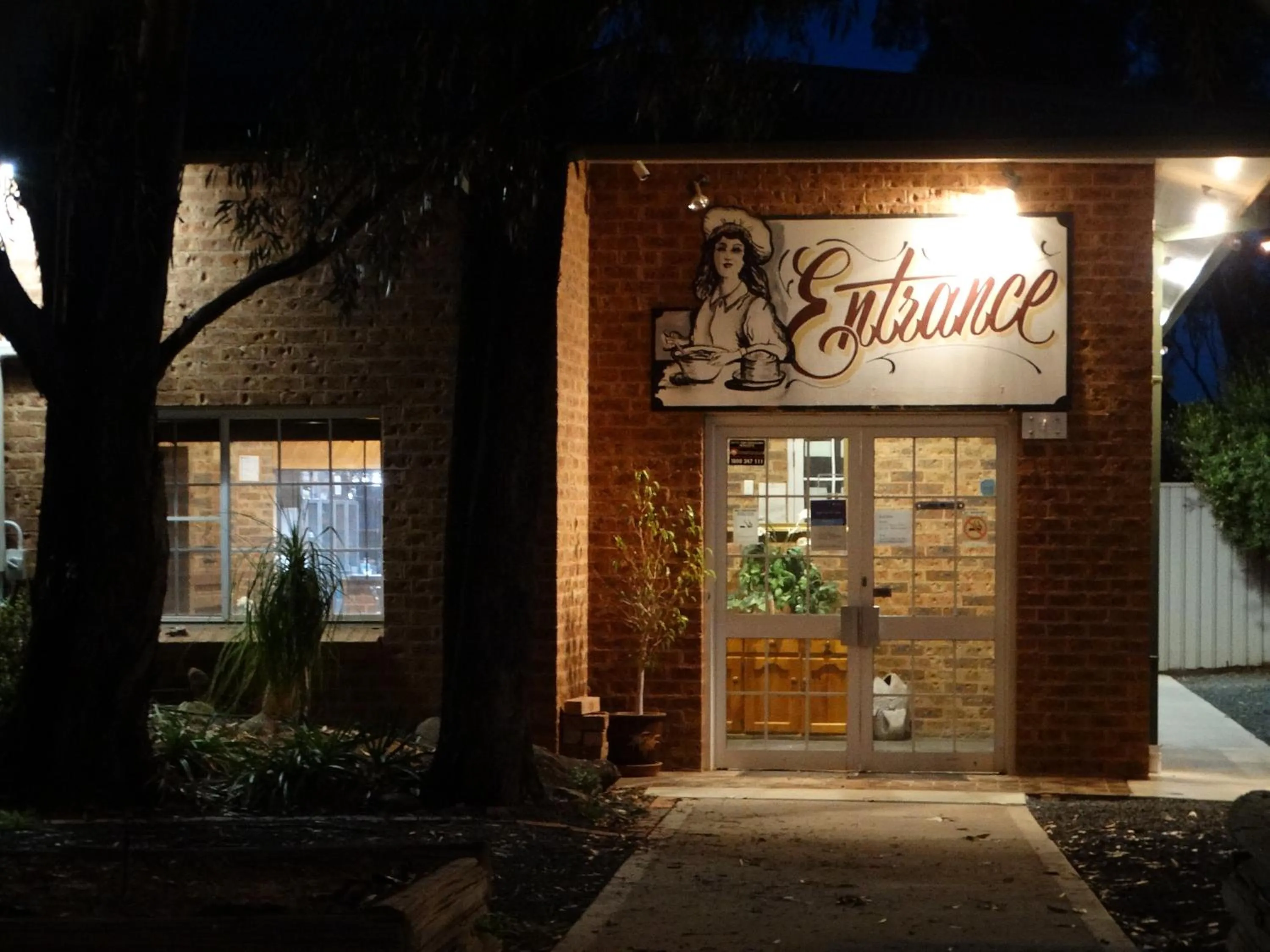 Restaurant/places to eat in Colonial Motor Inn