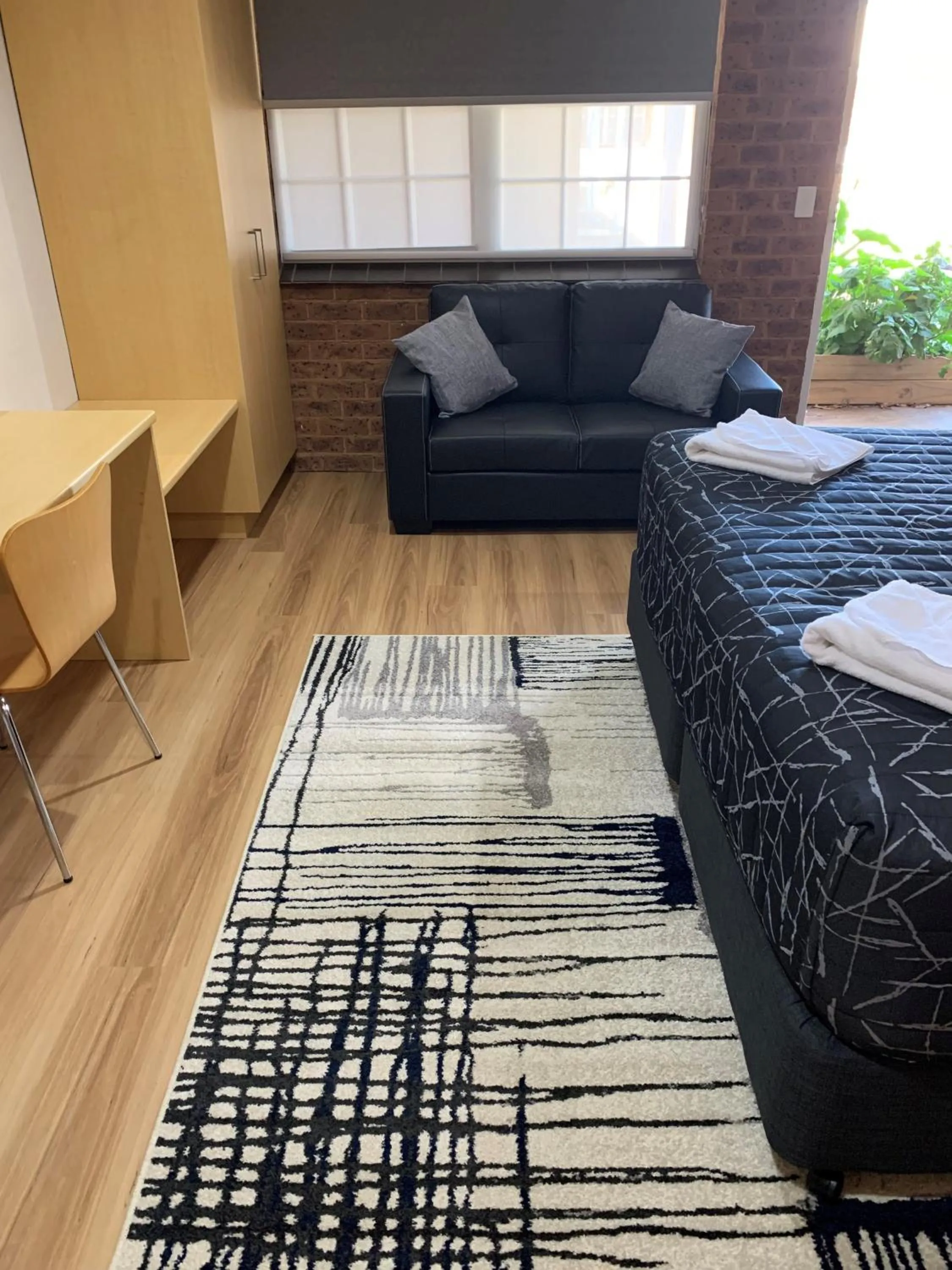 Seating area in Colonial Motor Inn