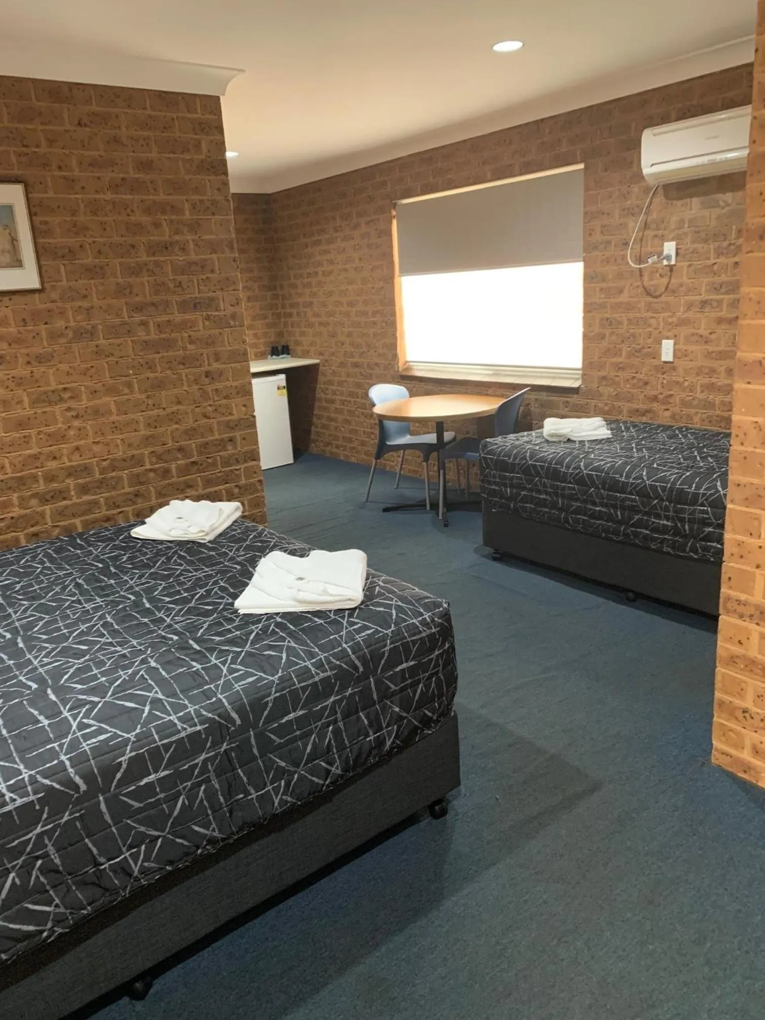 Bedroom, Bed in Colonial Motor Inn