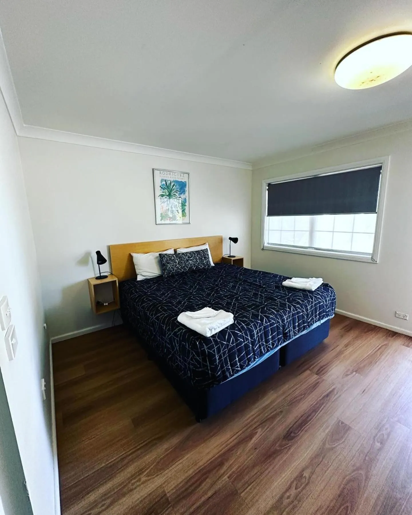 Bed in Colonial Motor Inn