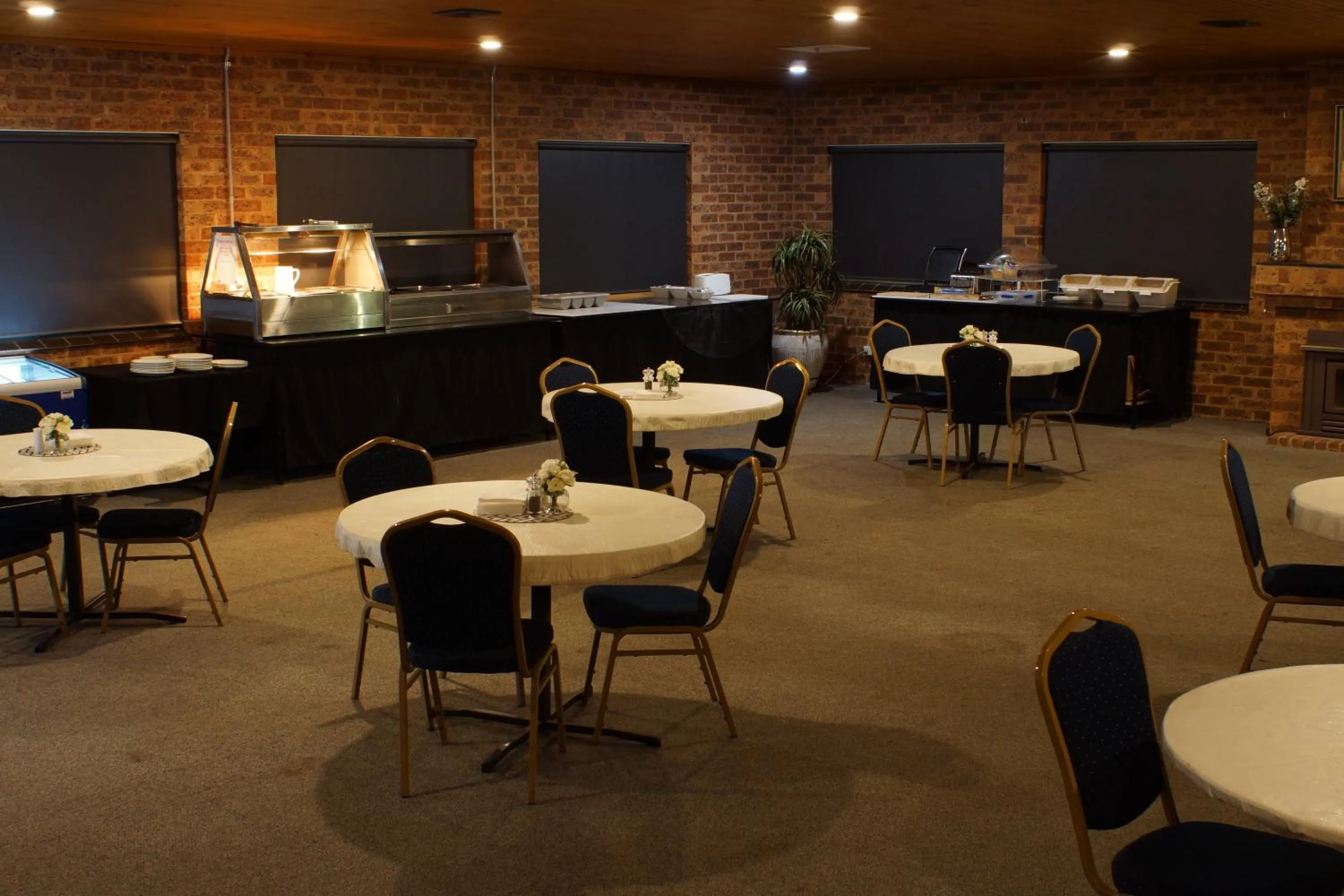 Restaurant/places to eat in Colonial Motor Inn