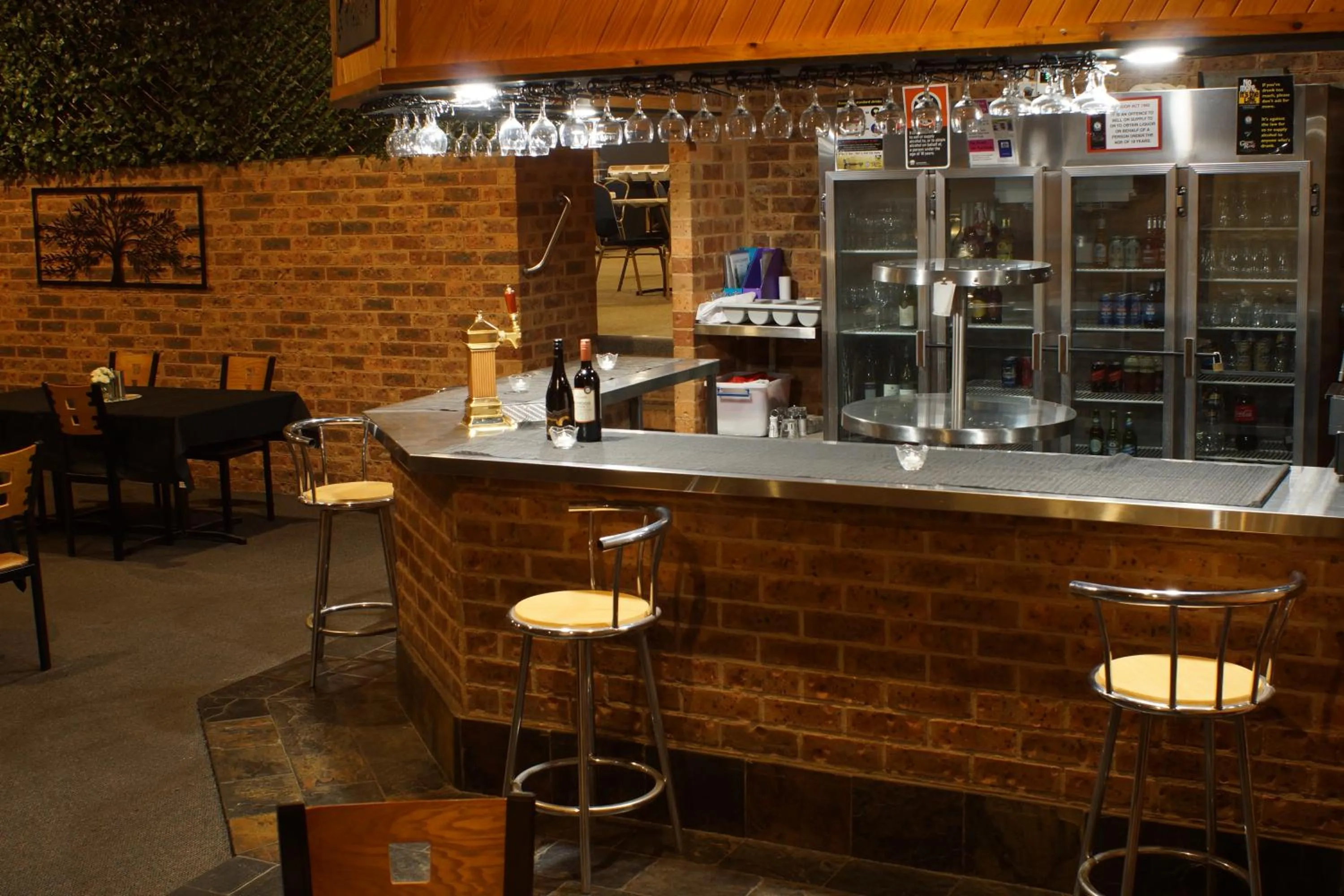 Lounge or bar in Colonial Motor Inn