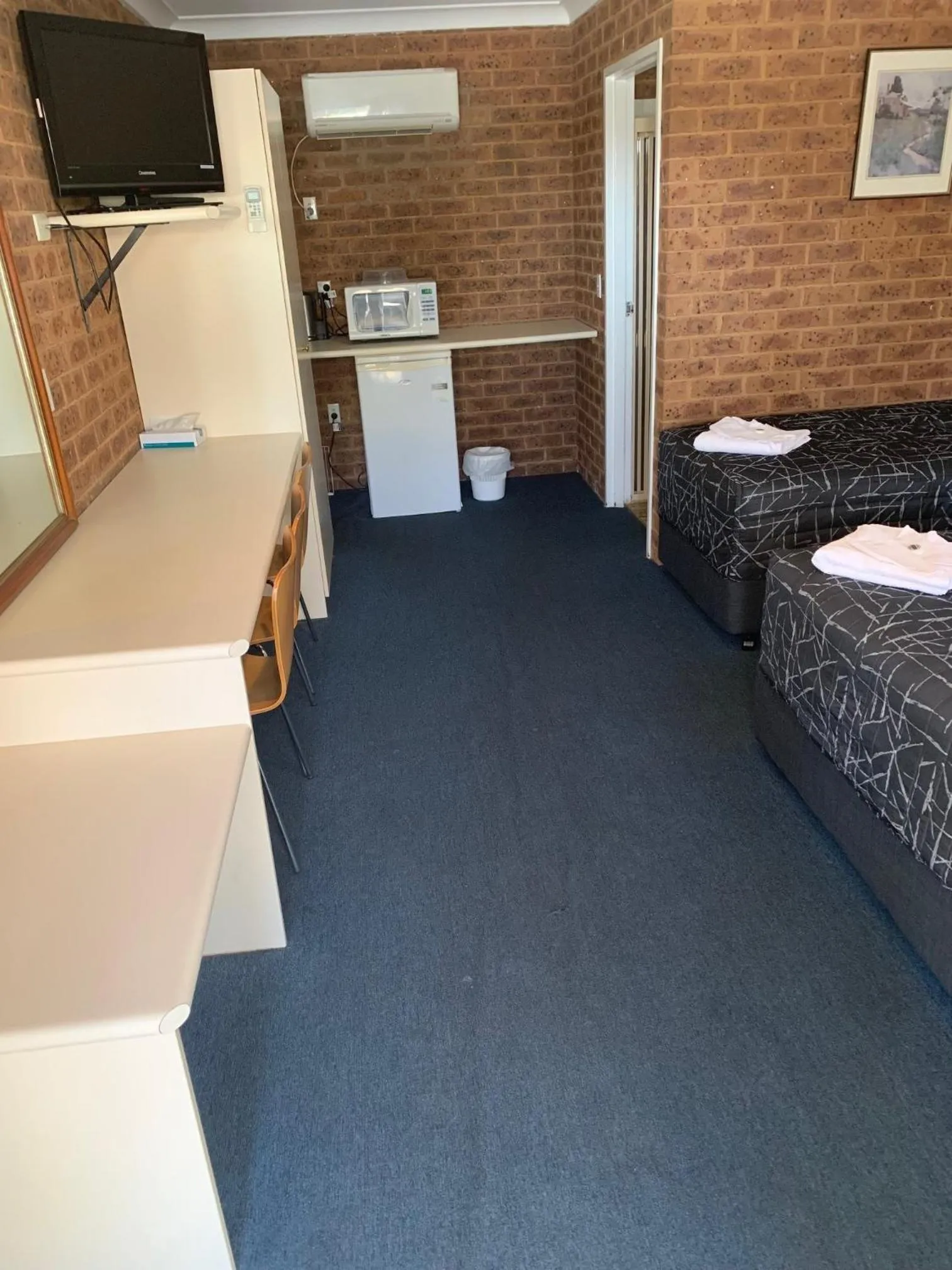 Bedroom, Bed in Colonial Motor Inn