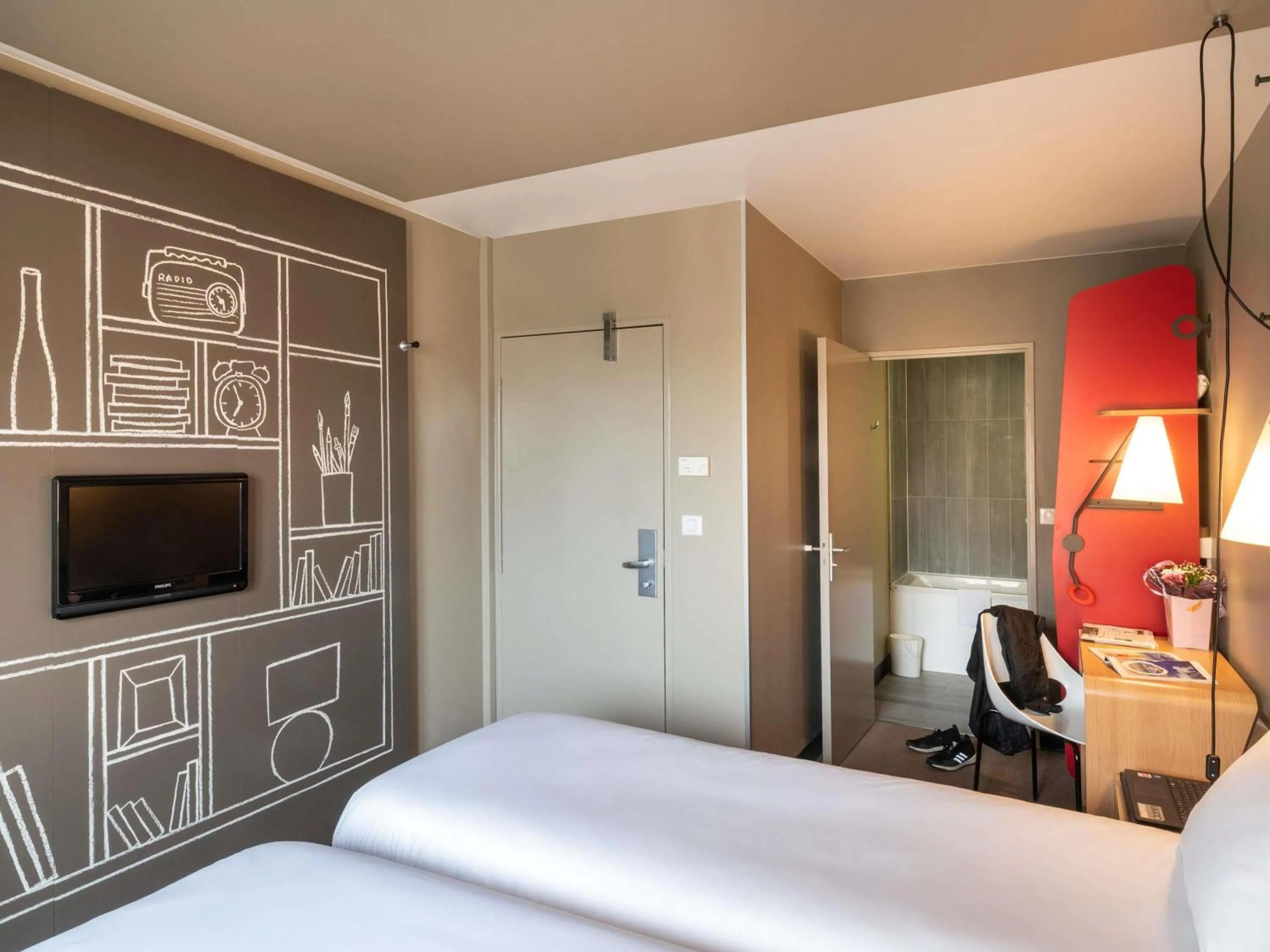 Bedroom, Bed in ibis Saint Gratien - Enghien-Les-Bains