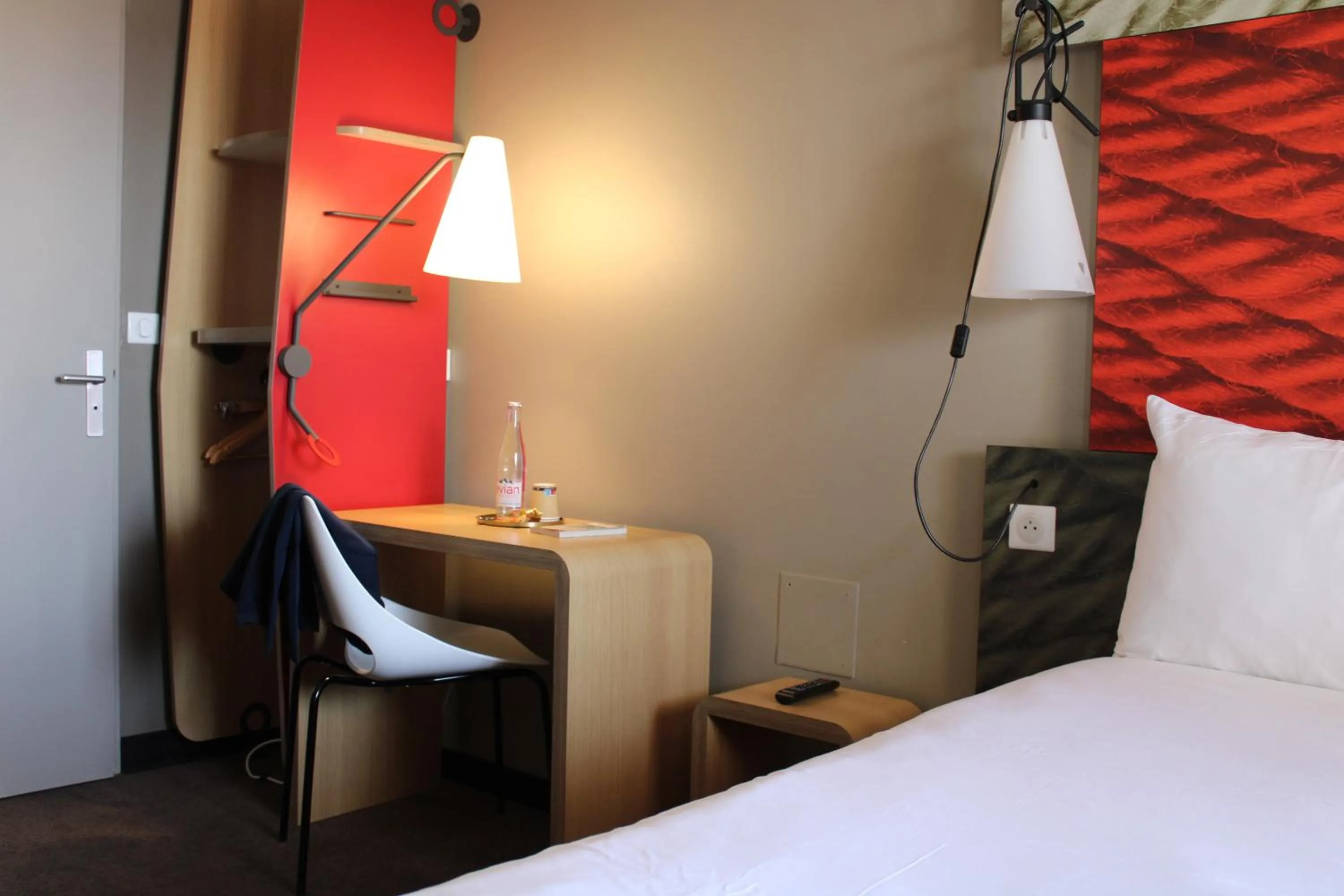Coffee/tea facilities, Bed in ibis Saint Gratien - Enghien-Les-Bains
