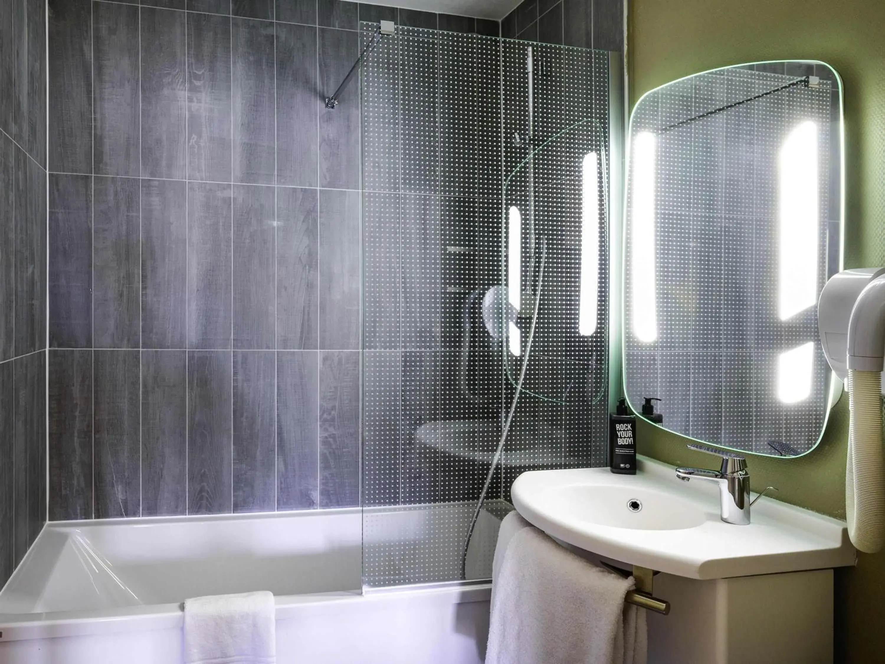 Standard Twin Room in ibis Saint Gratien - Enghien-Les-Bains Standard Twin Room in ibis Saint Gratien - Enghien-Les-Bains