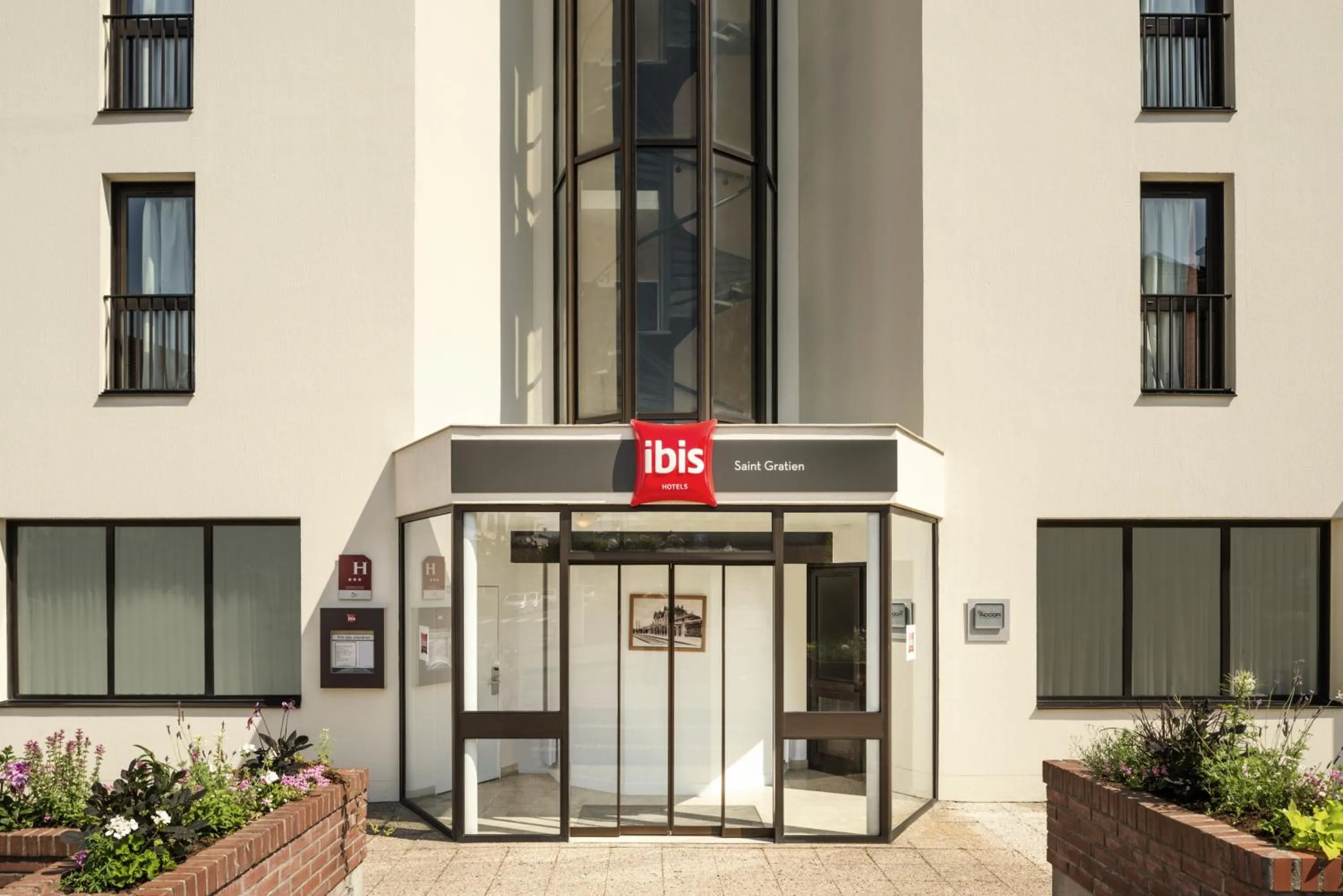 Facade/entrance in ibis Saint Gratien - Enghien-Les-Bains