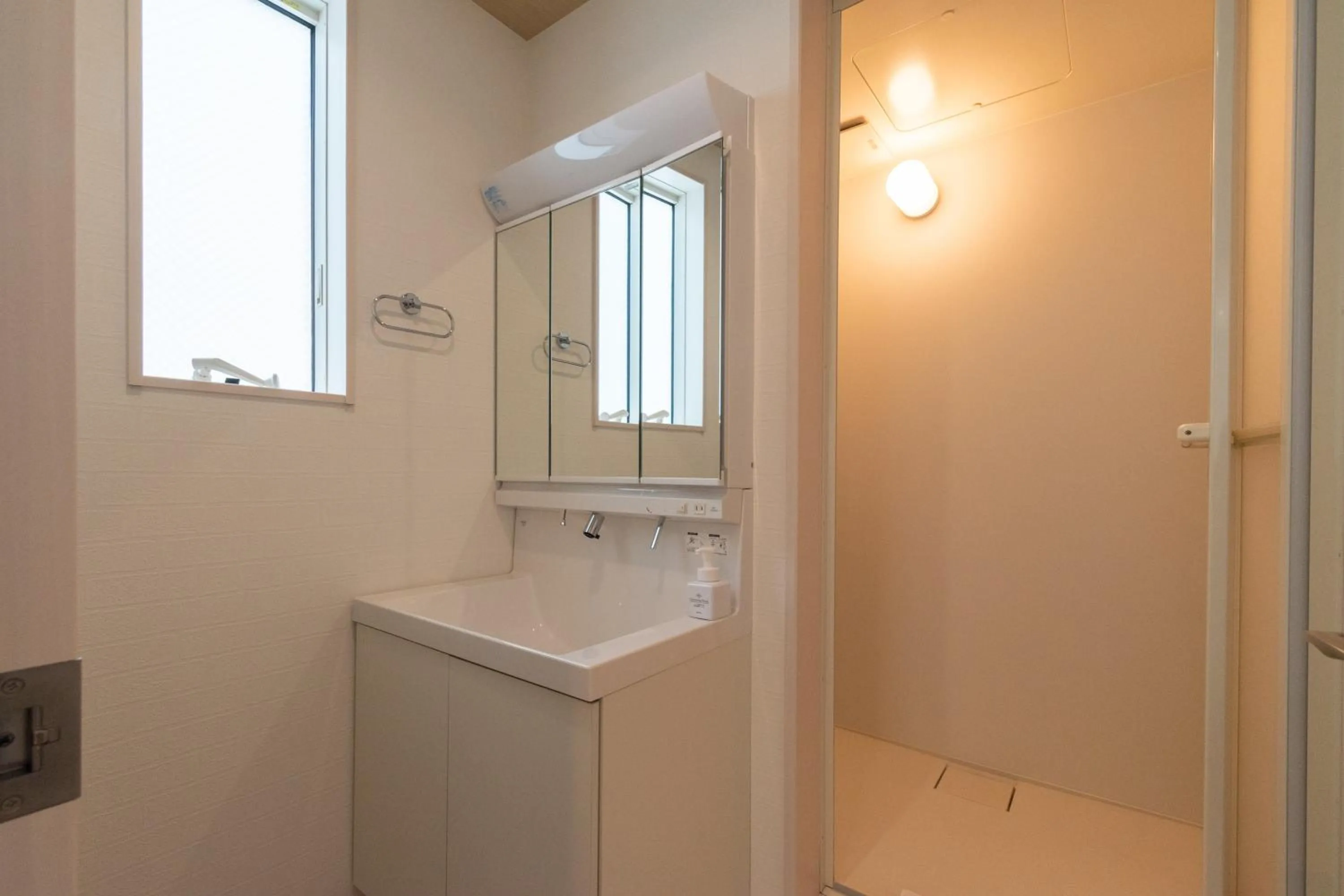 Shower in Ecot Irabu Bridge Premier