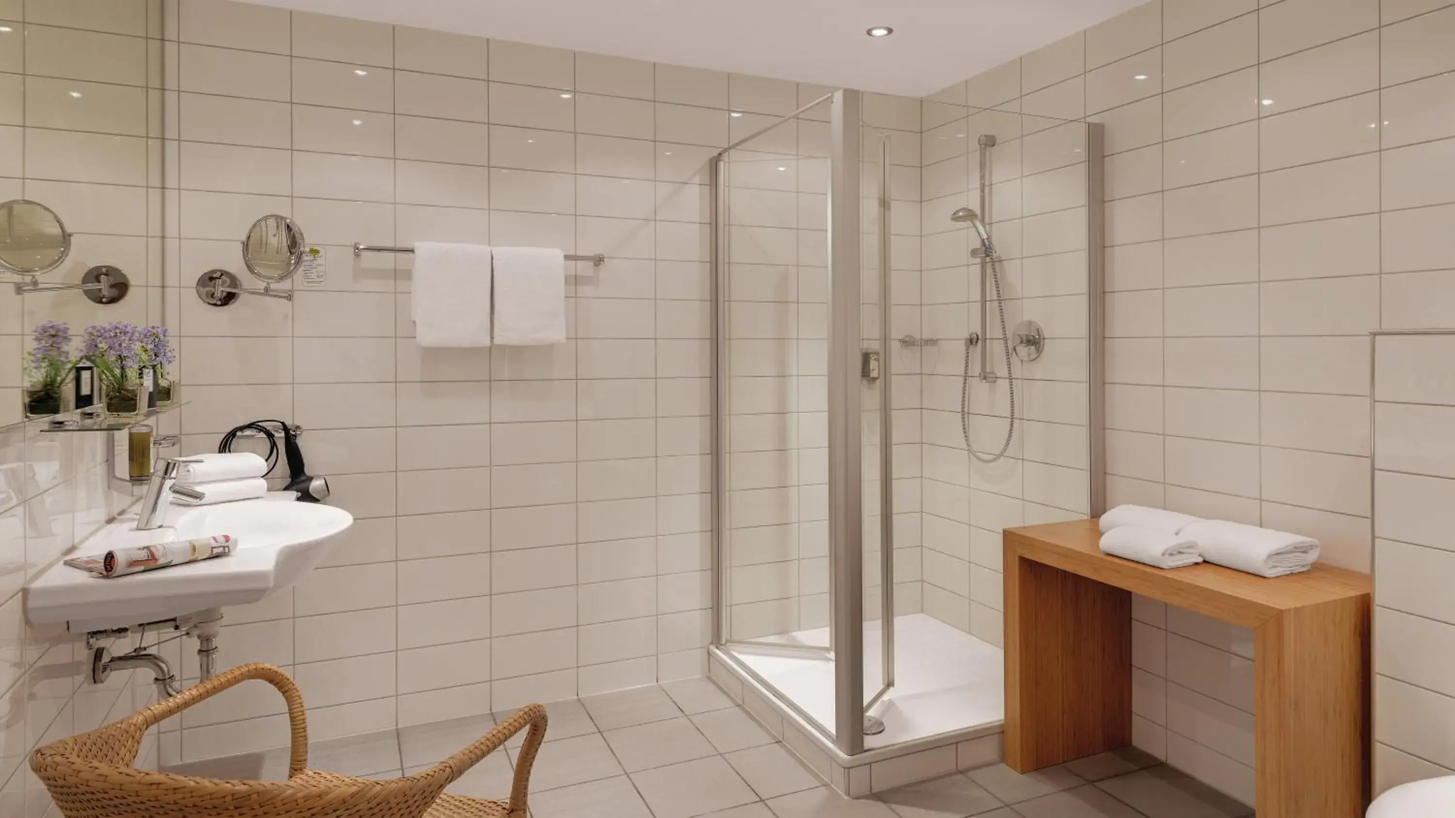 Air-Conditioned Suite in Hotel Newton Heilbronn Air-Conditioned Suite in Hotel Newton Heilbronn