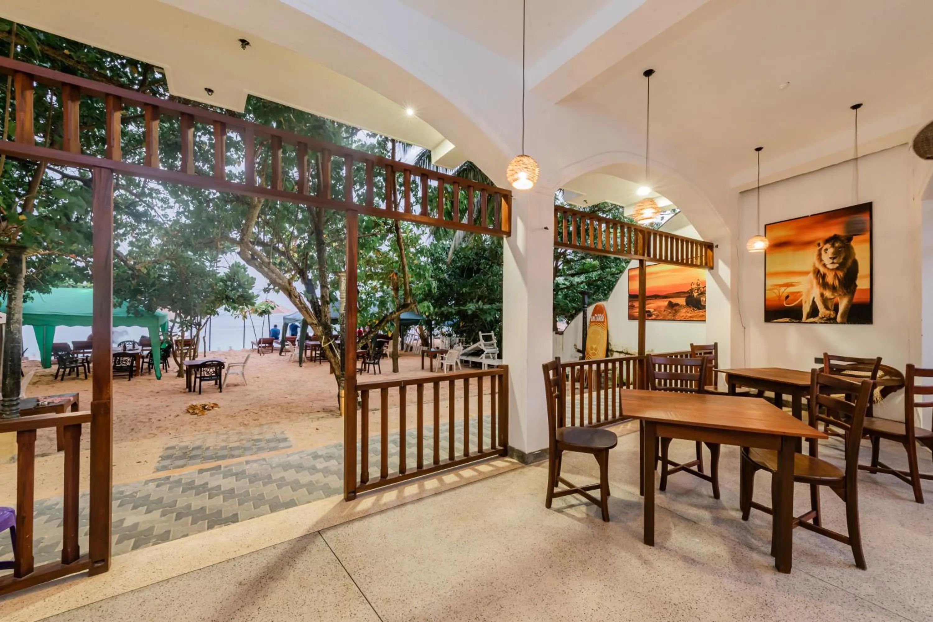 Restaurant/places to eat in Seaview Deepal villa