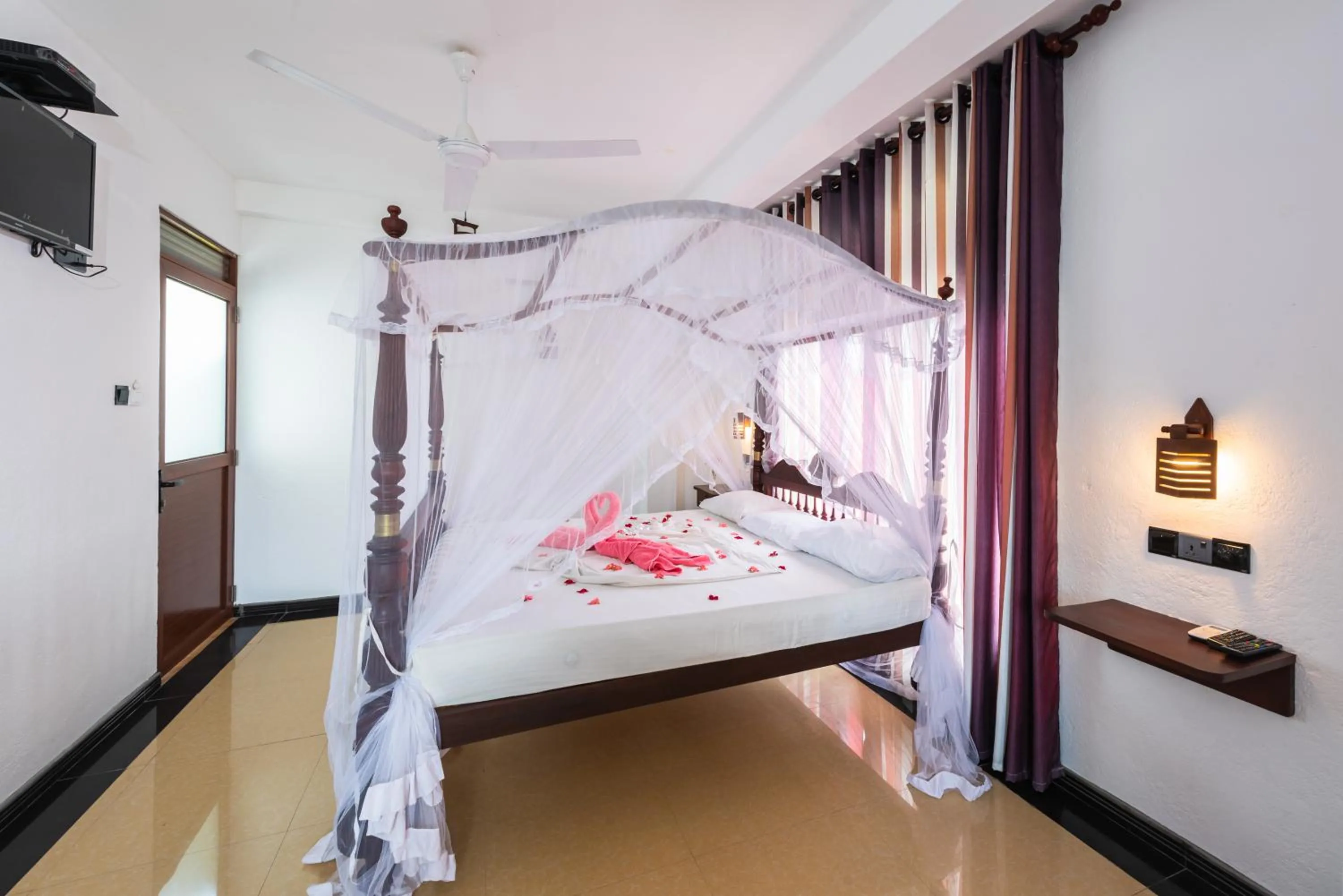 Bed in Seaview Deepal villa