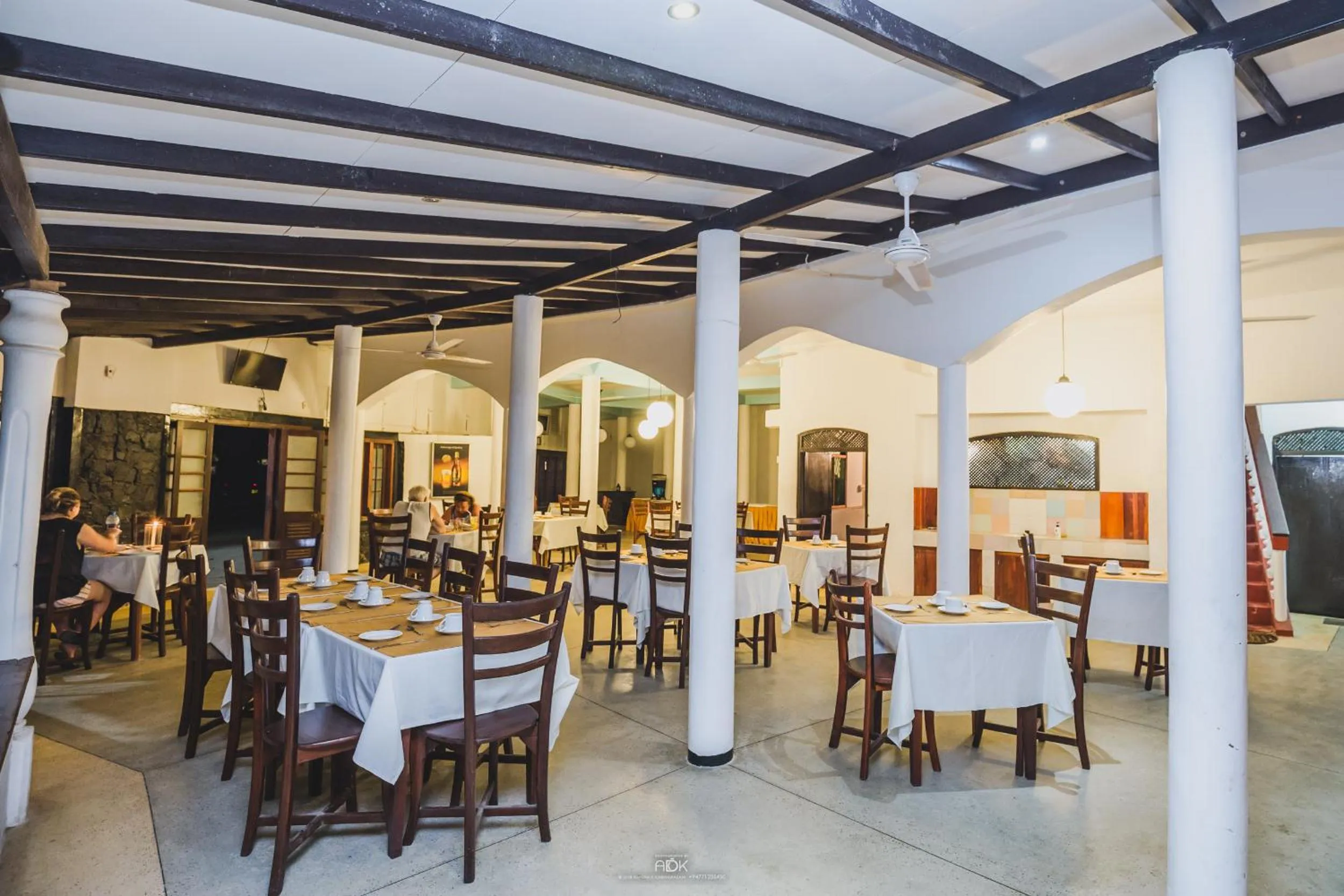 Restaurant/places to eat in Seaview Deepal villa