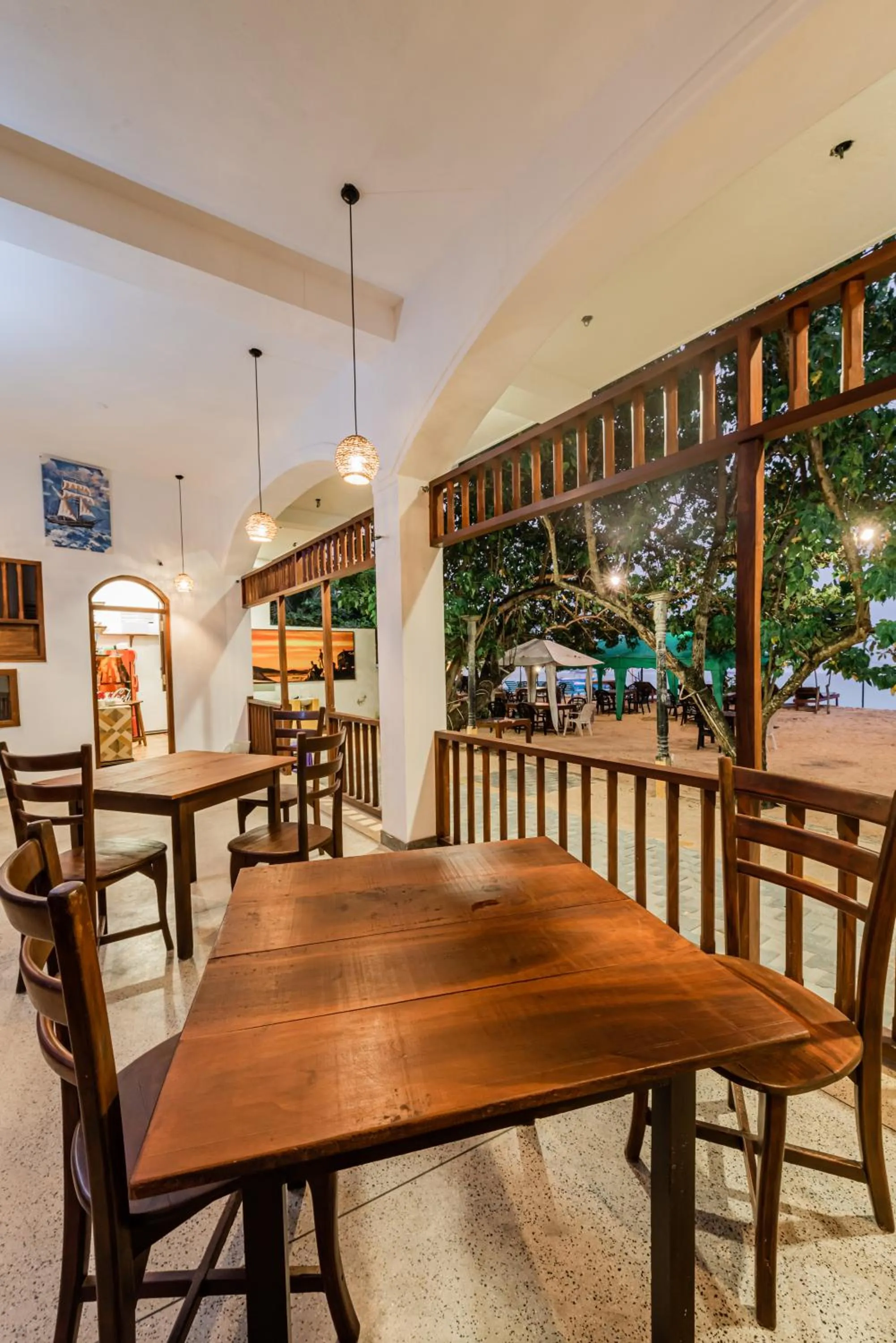 Restaurant/places to eat in Seaview Deepal villa