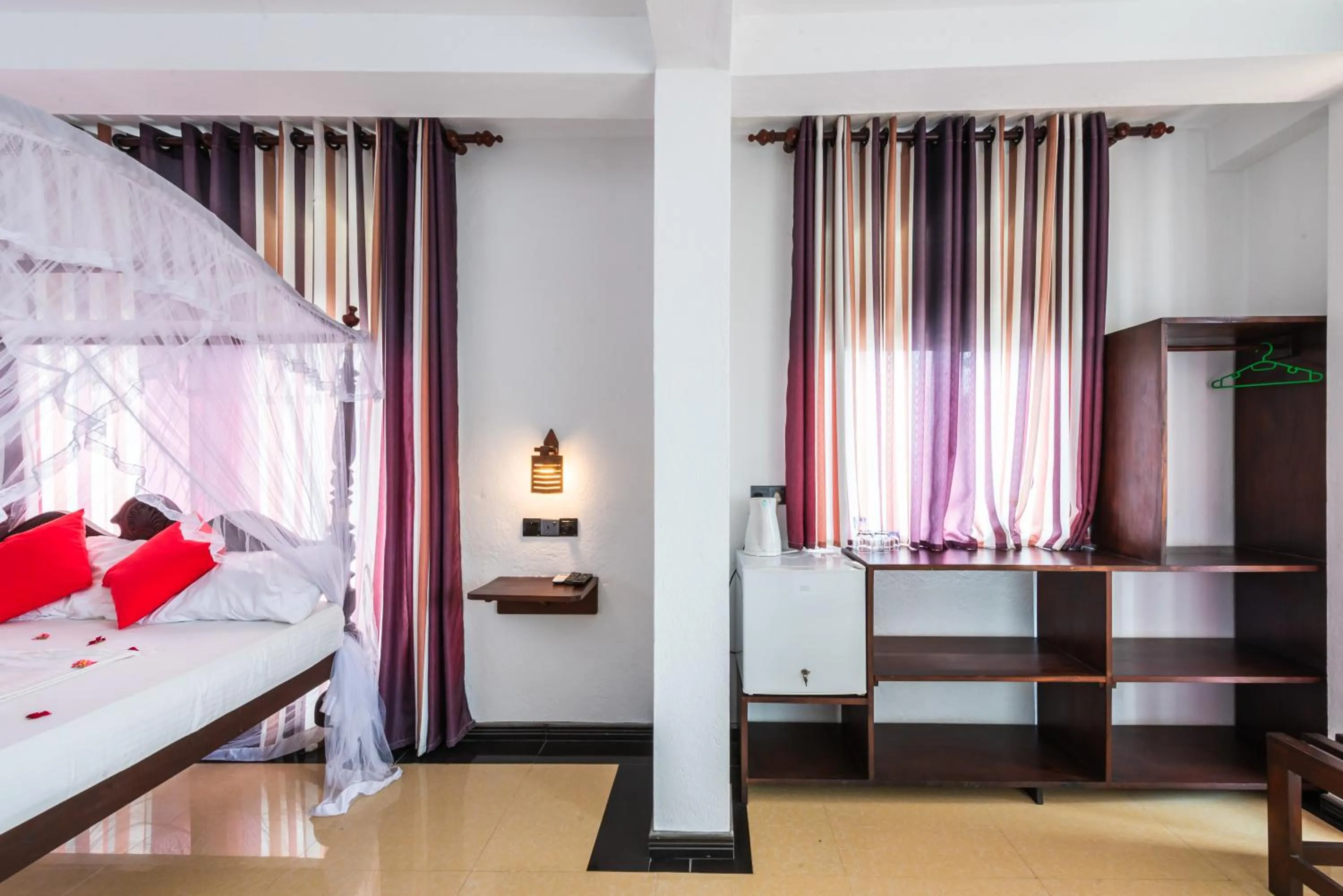 Communal lounge/ TV room in Seaview Deepal villa